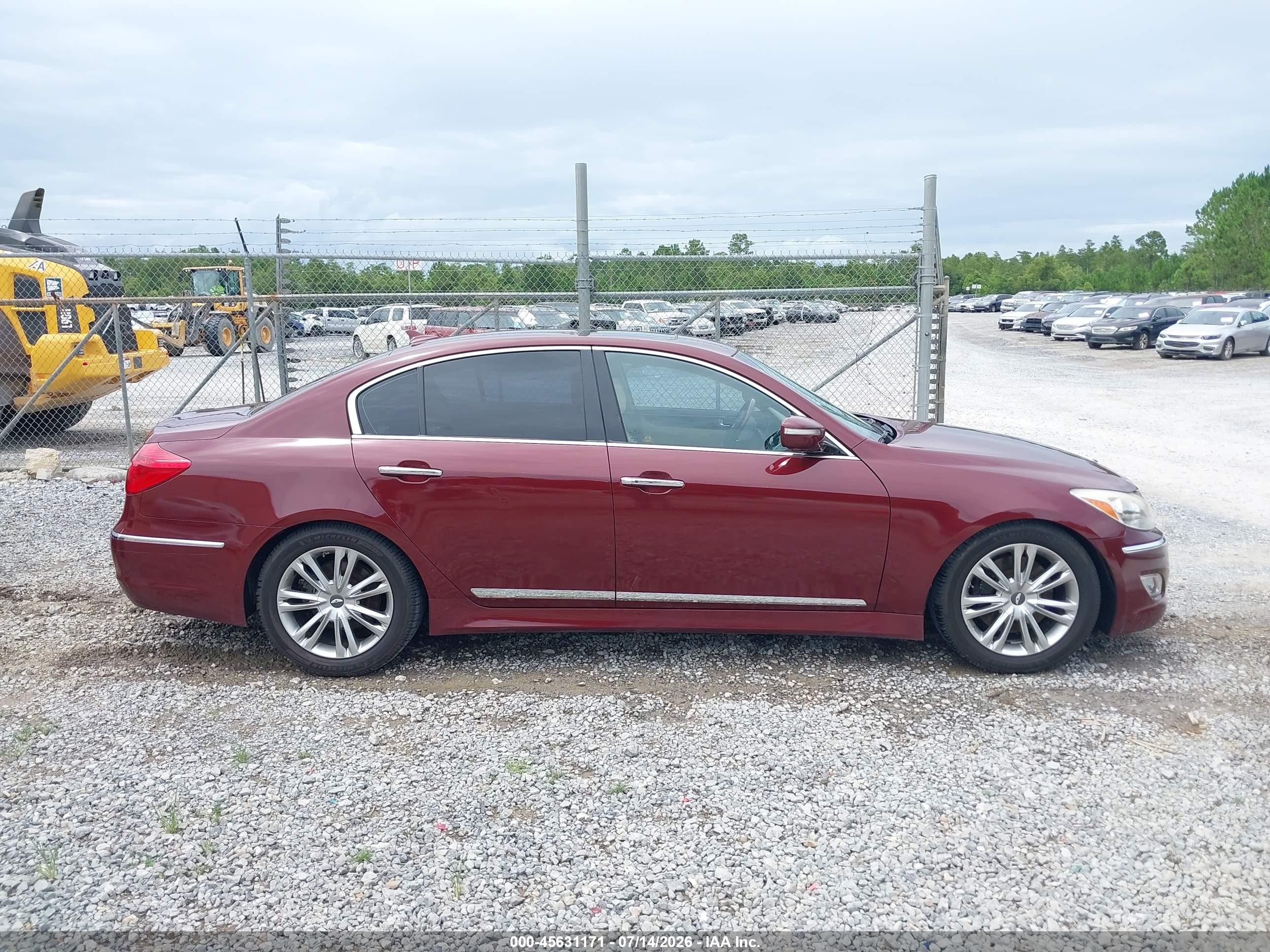 2012 Hyundai Genesis 4.6 Red vin: KMHGC4DF8CU155674