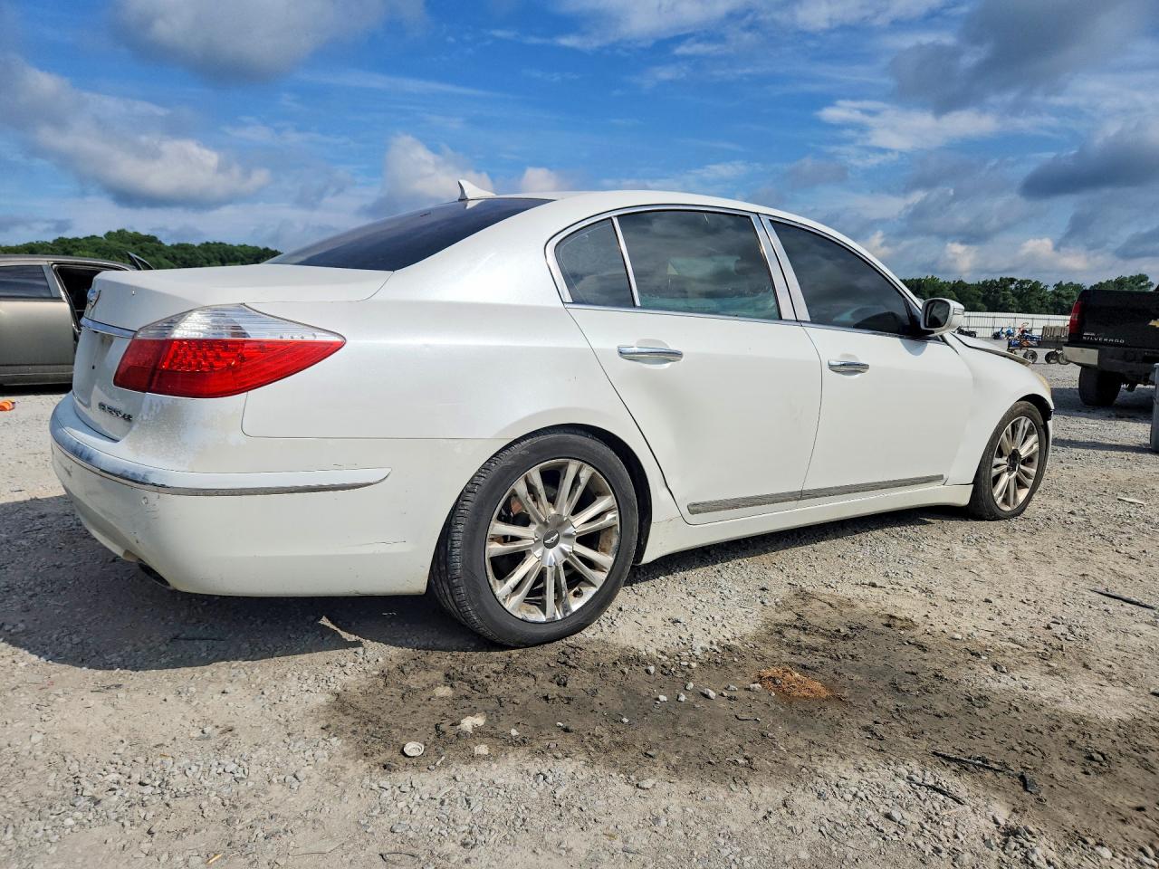 2011 Hyundai Genesis 4.6l Белый vin: KMHGC4DF9BU114033