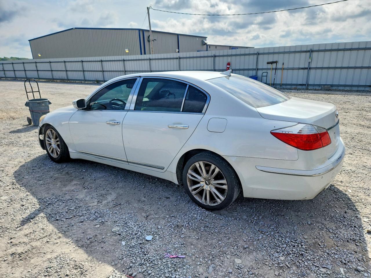 2011 Hyundai Genesis 4.6l Белый vin: KMHGC4DF9BU114033