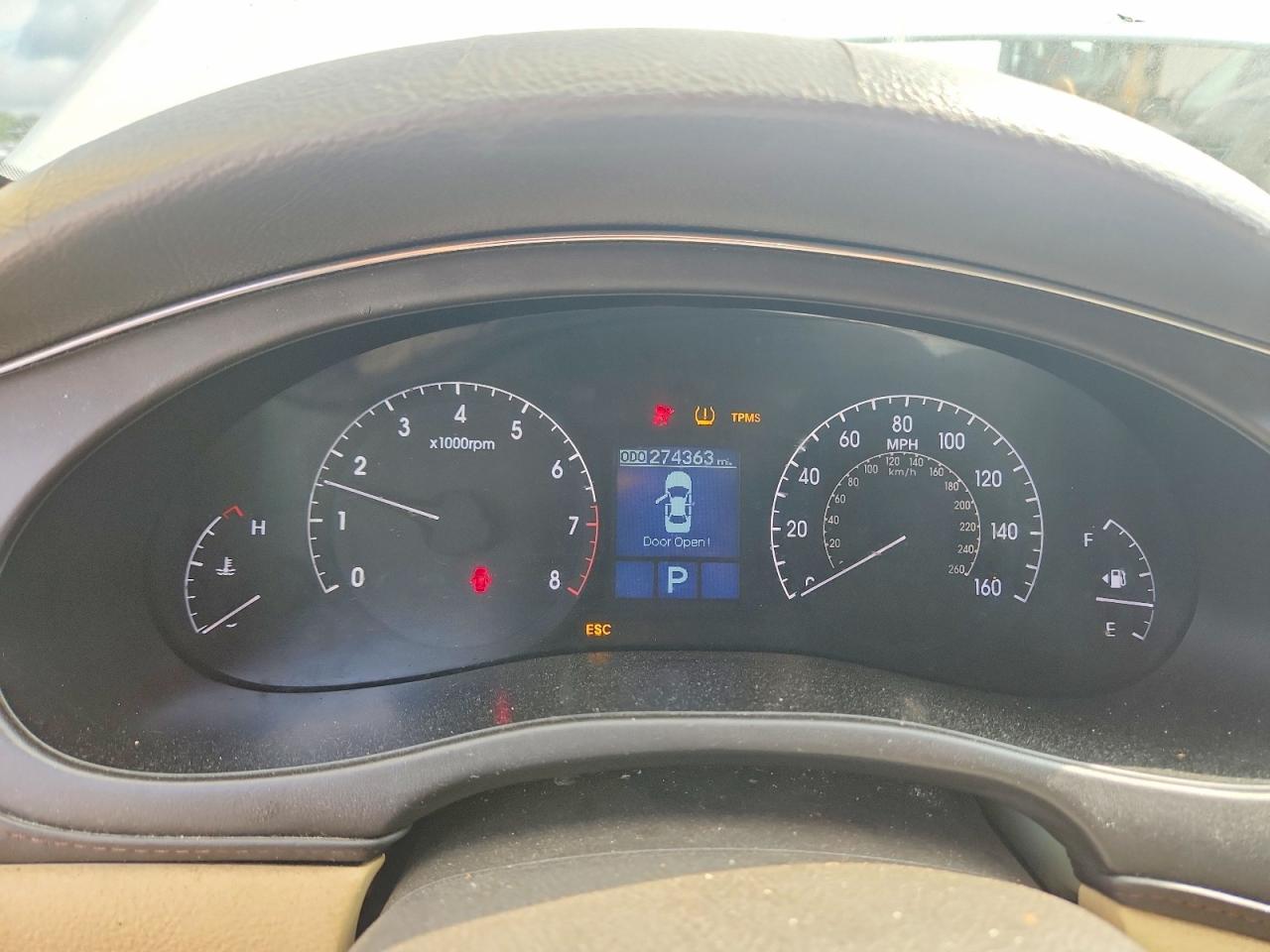 2011 Hyundai Genesis 4.6l Белый vin: KMHGC4DF9BU114033