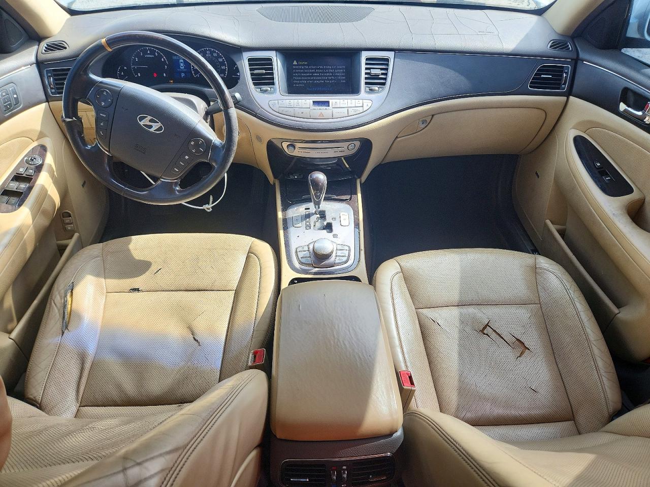 2011 Hyundai Genesis 4.6l Белый vin: KMHGC4DF9BU114033
