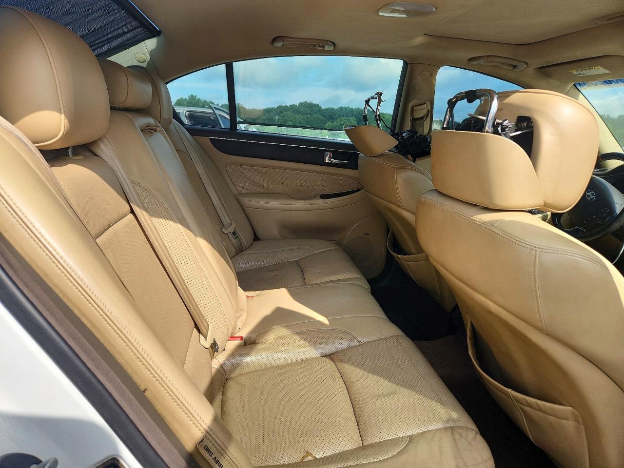 2011 Hyundai Genesis 4.6l Белый vin: KMHGC4DF9BU114033
