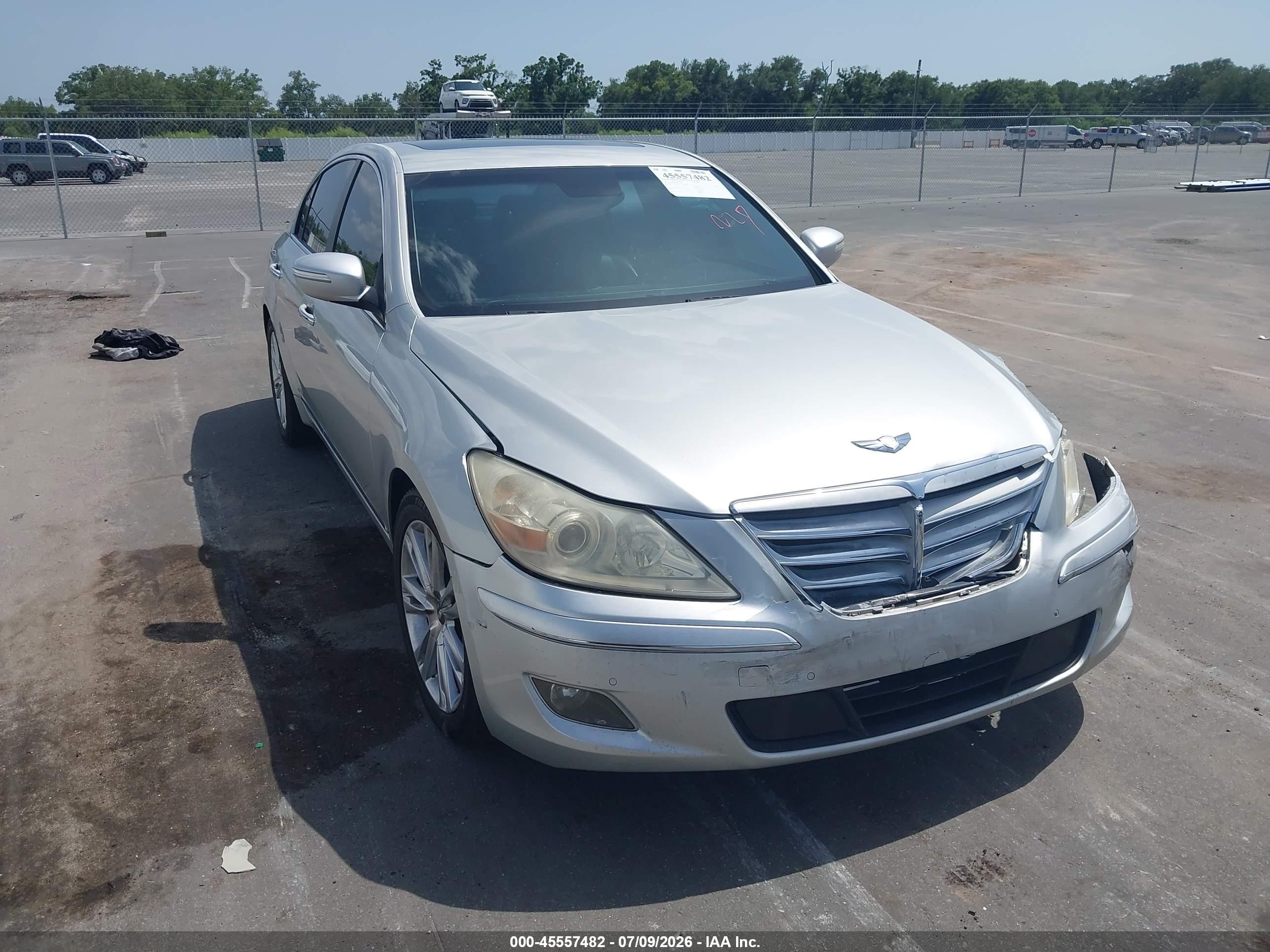 2011 Hyundai Genesis 4.6 Серебряный vin: KMHGC4DF9BU114825
