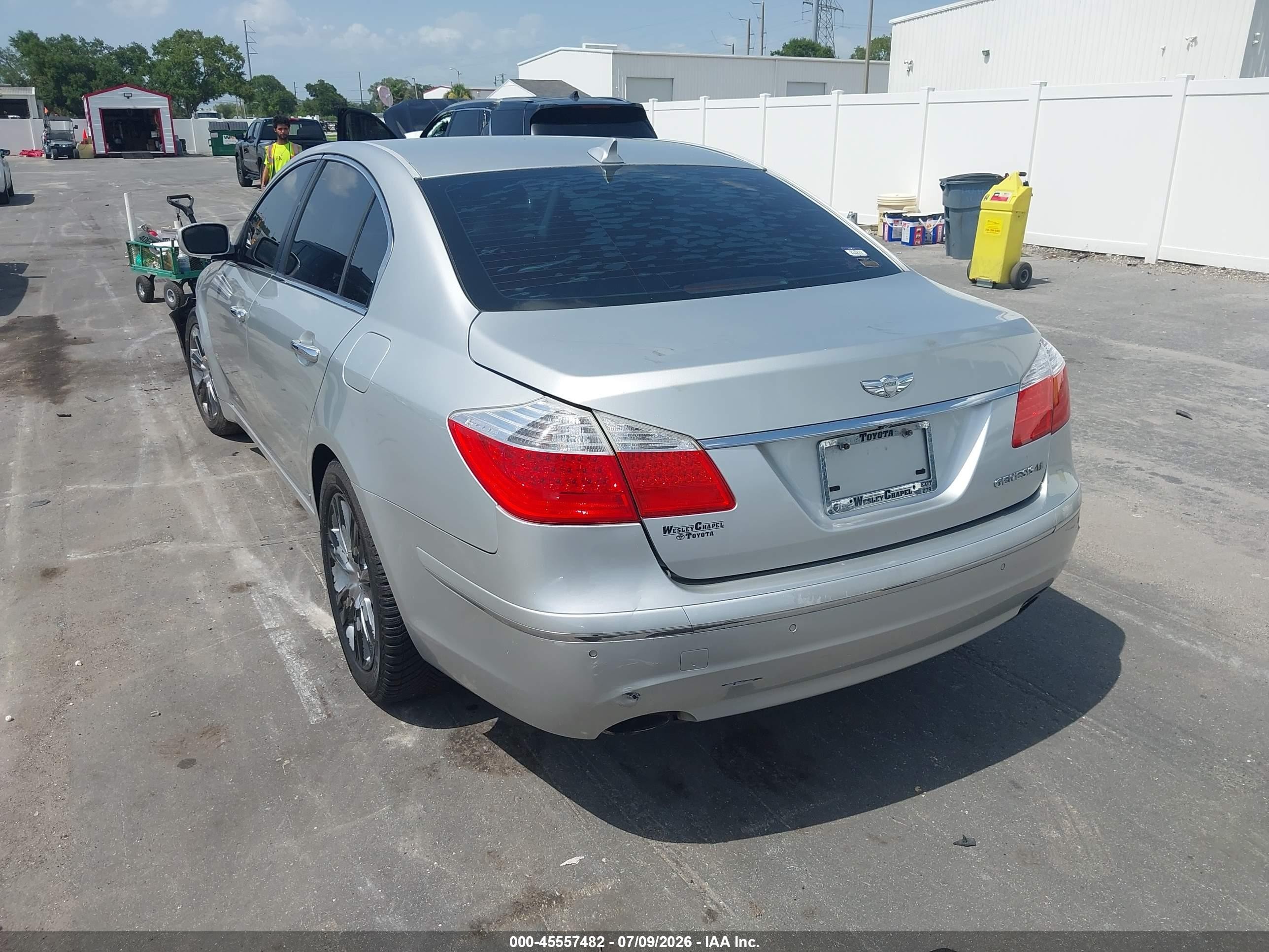 2011 Hyundai Genesis 4.6 Silver vin: KMHGC4DF9BU114825
