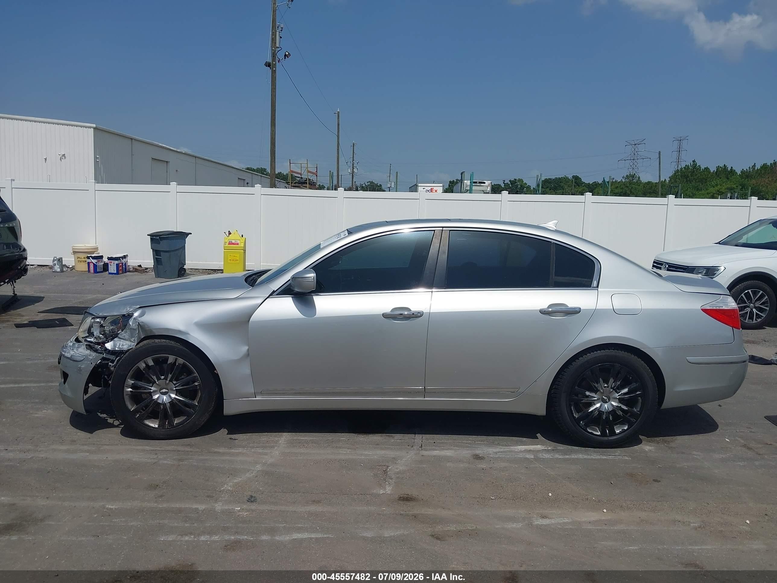2011 Hyundai Genesis 4.6 Silver vin: KMHGC4DF9BU114825