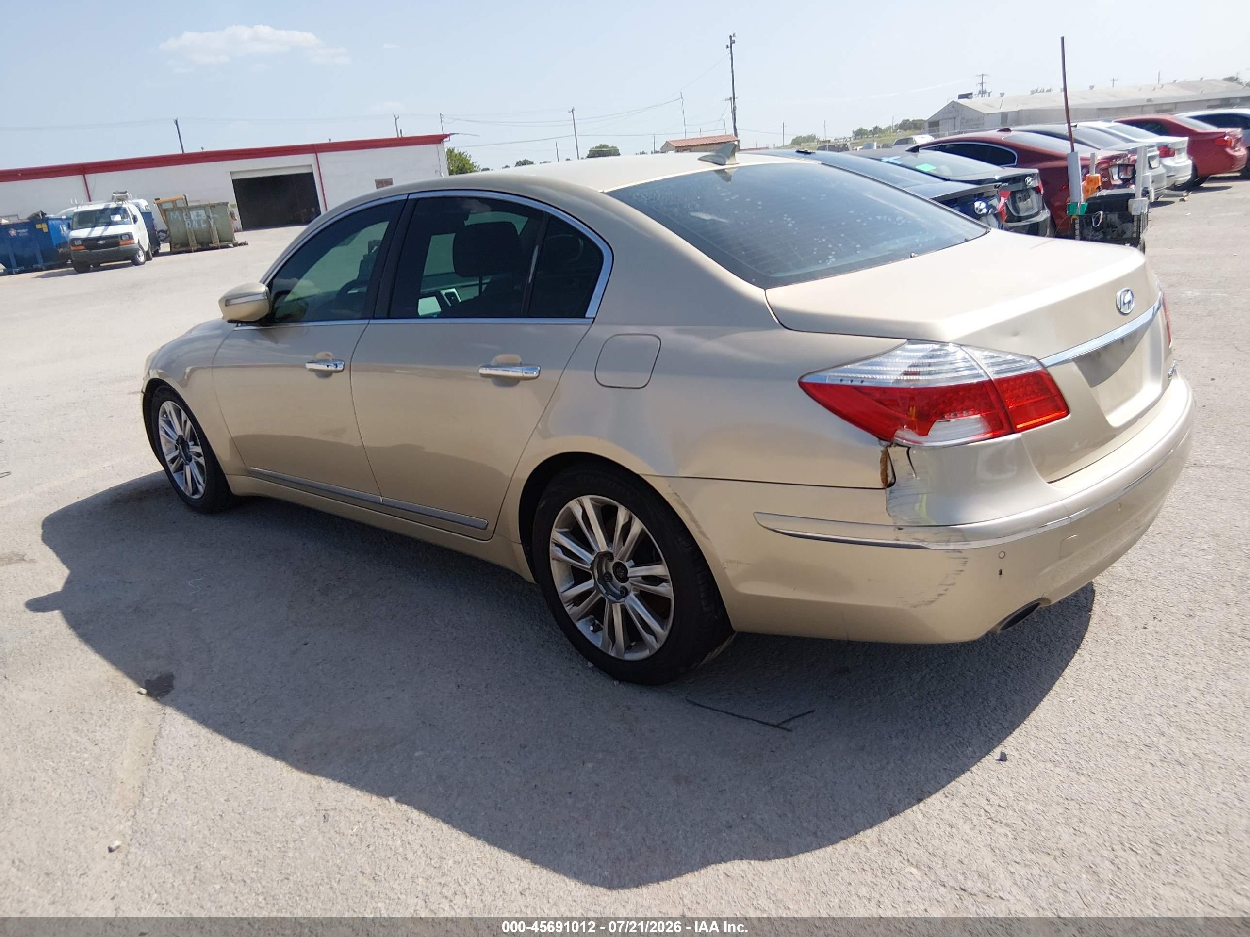 2011 Hyundai Genesis 4.6 Beige vin: KMHGC4DF9BU132080