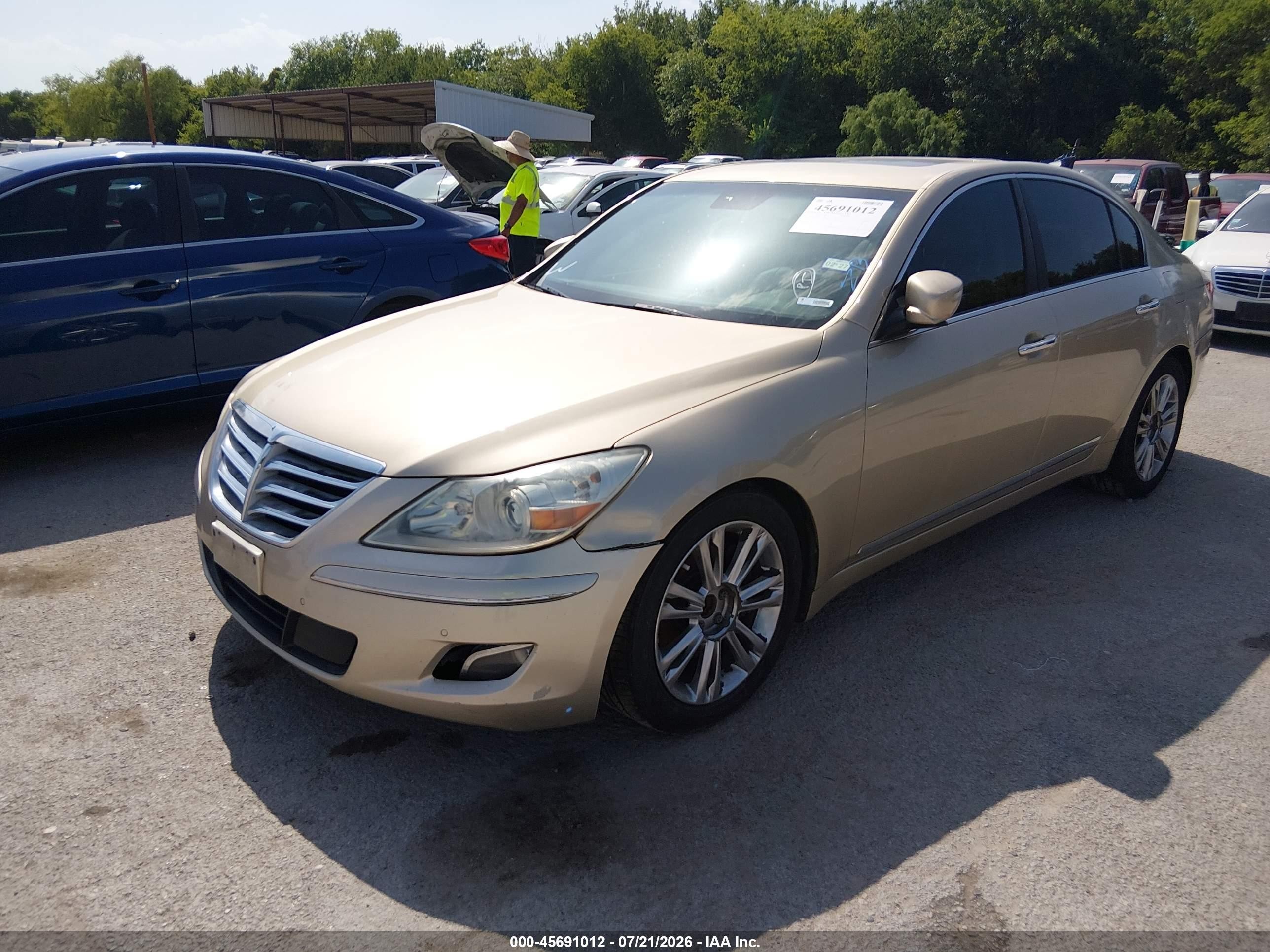 2011 Hyundai Genesis 4.6 Beige vin: KMHGC4DF9BU132080