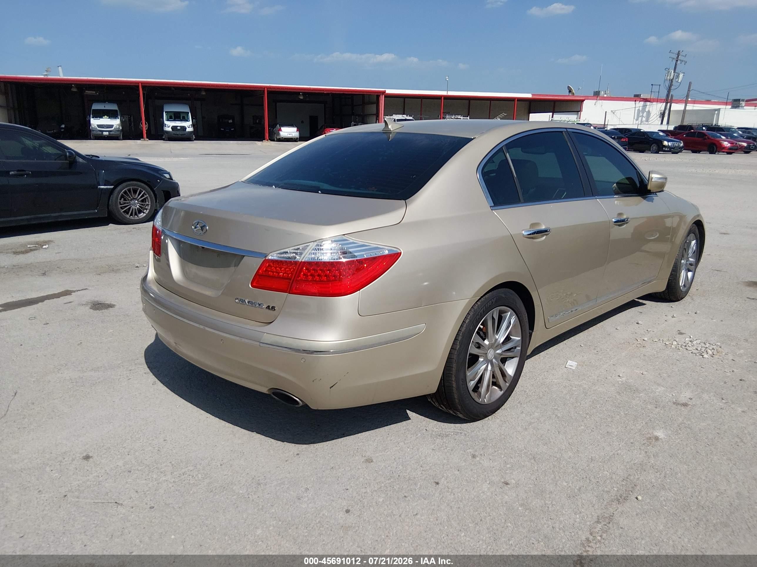 2011 Hyundai Genesis 4.6 Beige vin: KMHGC4DF9BU132080