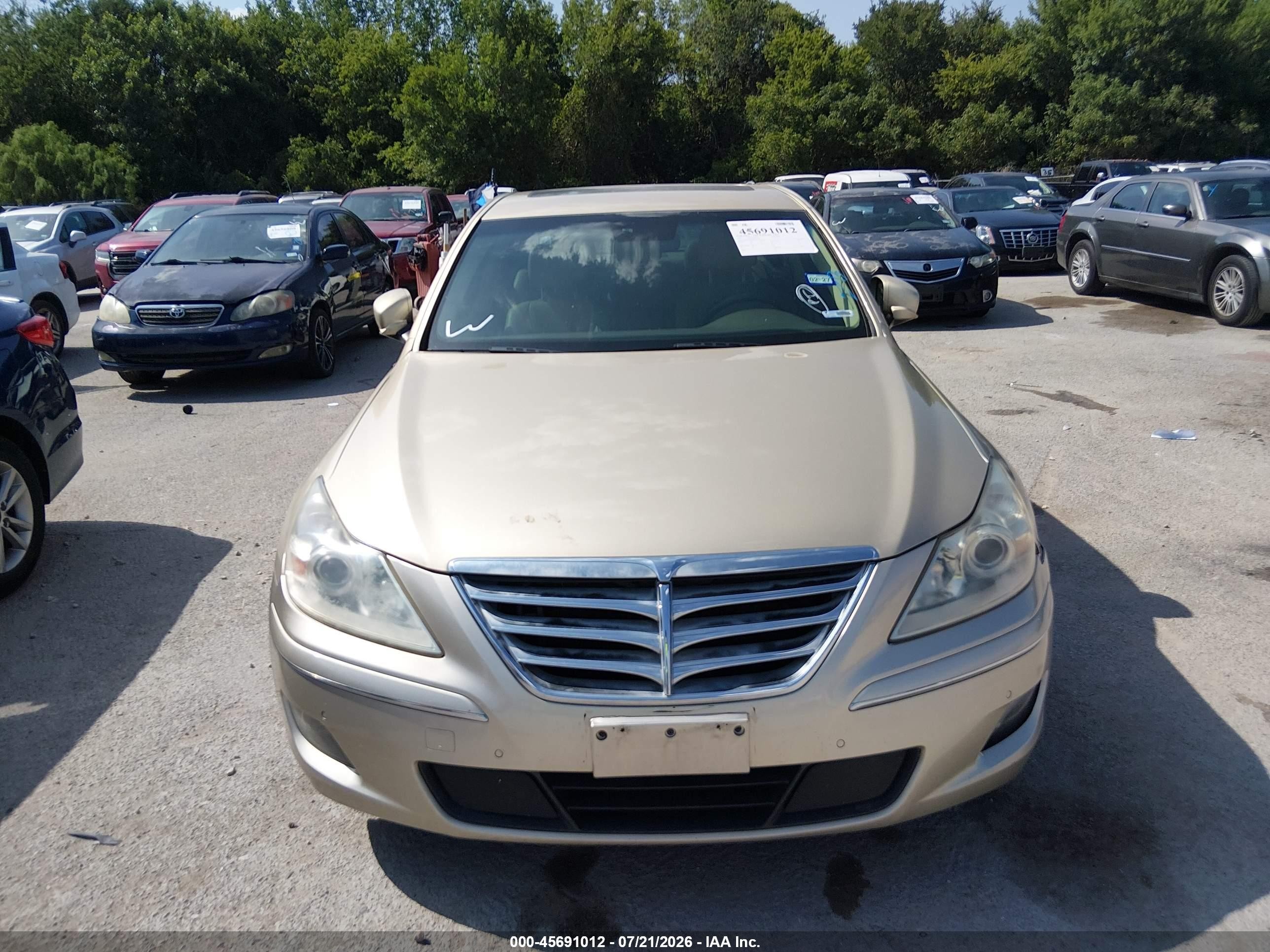 2011 Hyundai Genesis 4.6 Beige vin: KMHGC4DF9BU132080