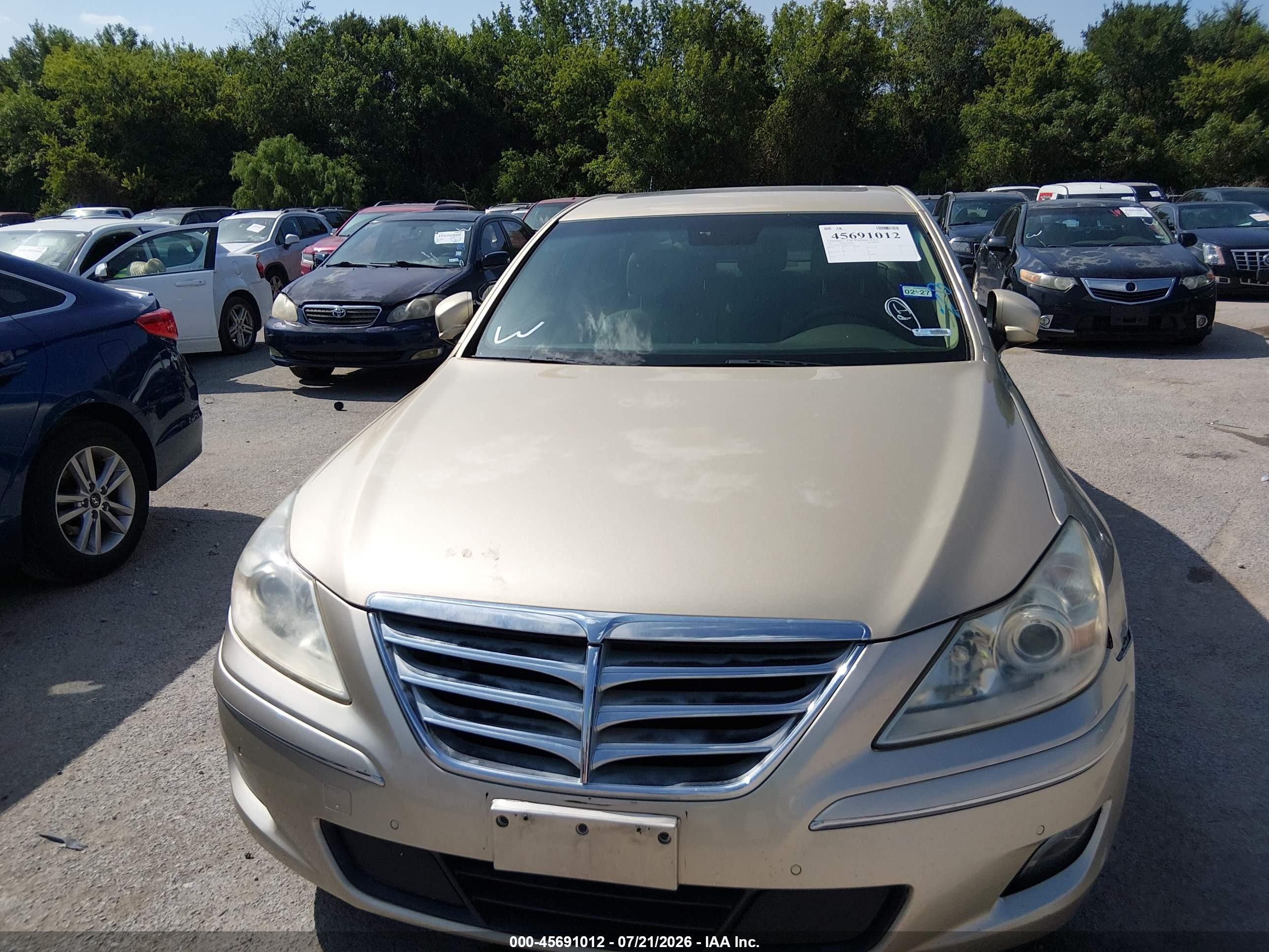2011 Hyundai Genesis 4.6 Beige vin: KMHGC4DF9BU132080