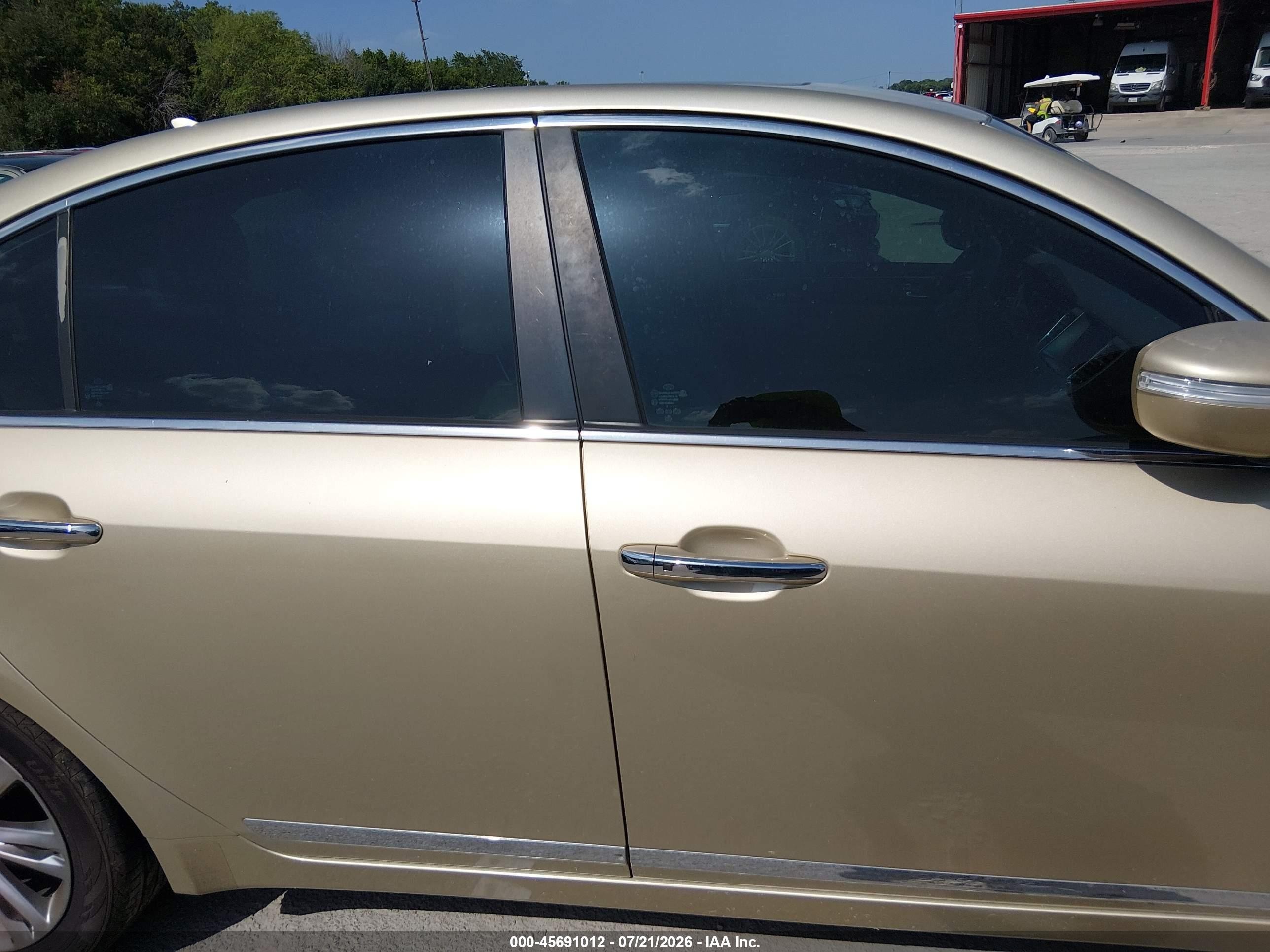 2011 Hyundai Genesis 4.6 Beige vin: KMHGC4DF9BU132080