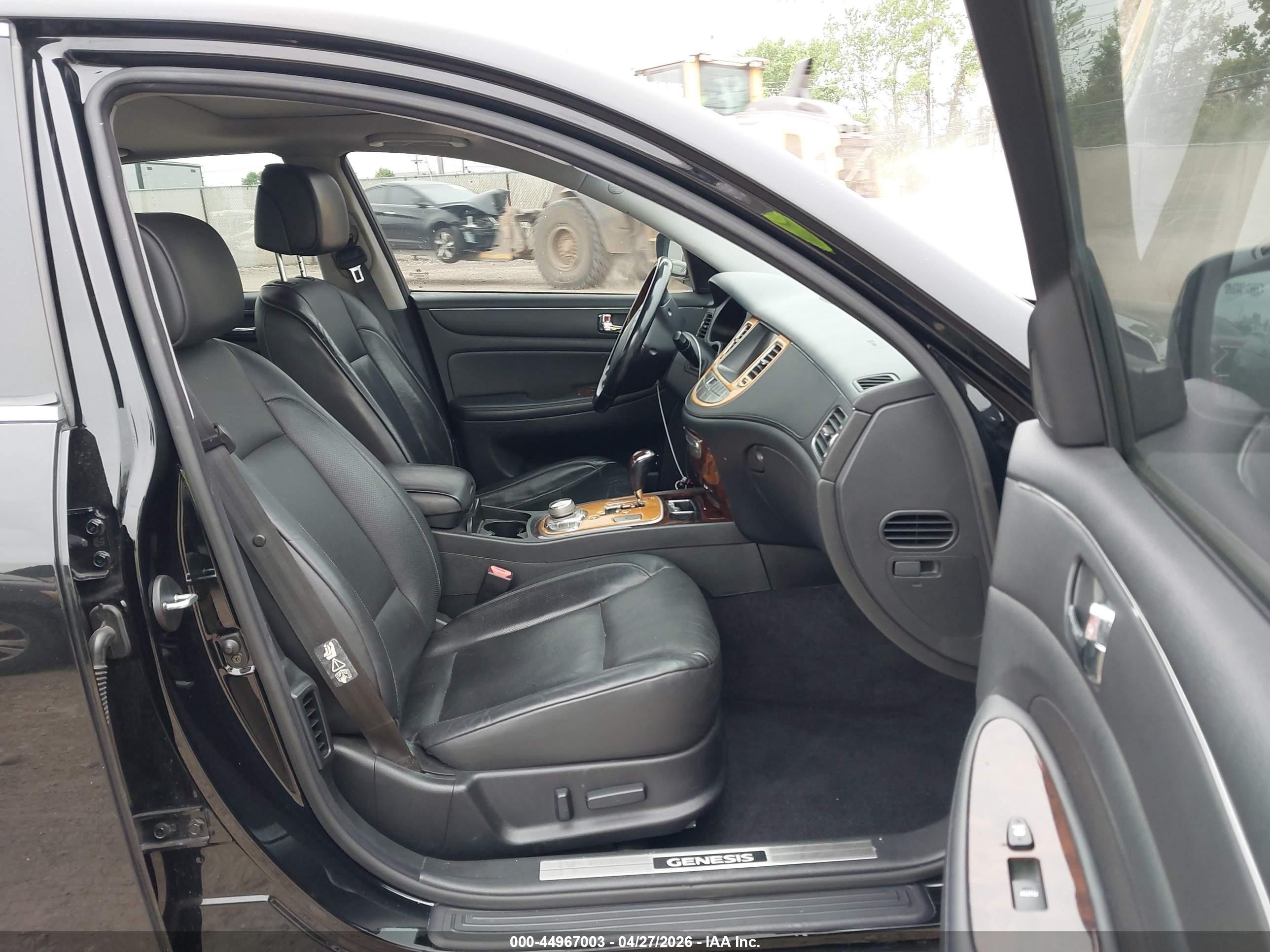 2010 Hyundai Genesis 4.6 Black vin: KMHGC4DFXAU072275