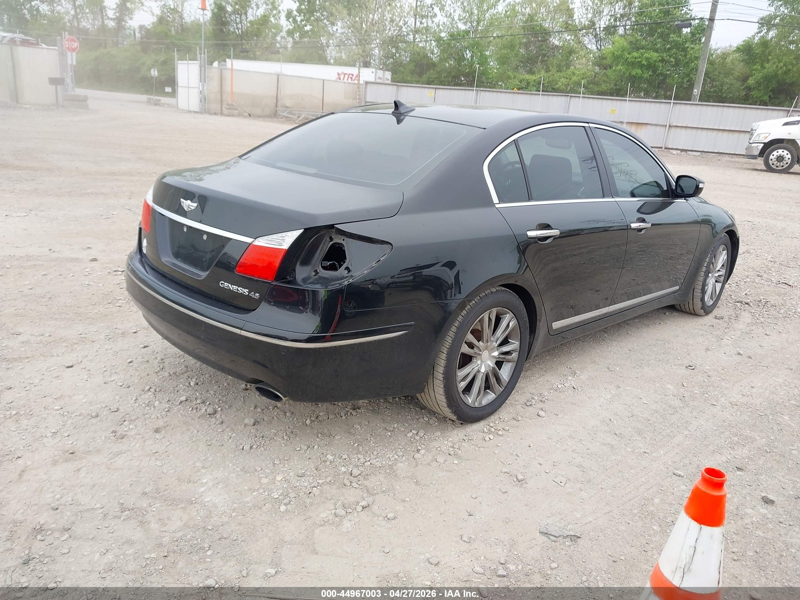 2010 Hyundai Genesis 4.6 Black vin: KMHGC4DFXAU072275