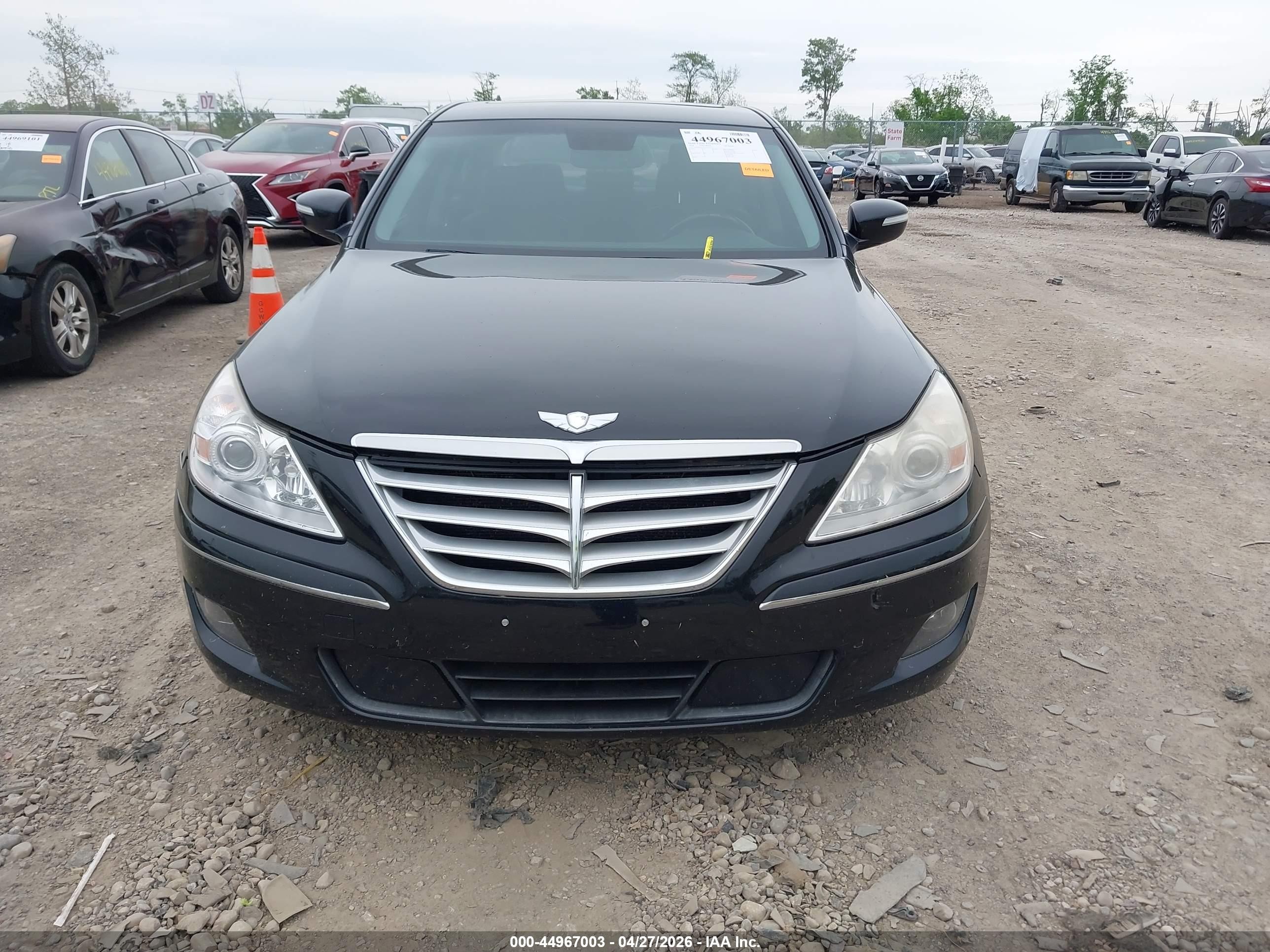 2010 Hyundai Genesis 4.6 Black vin: KMHGC4DFXAU072275