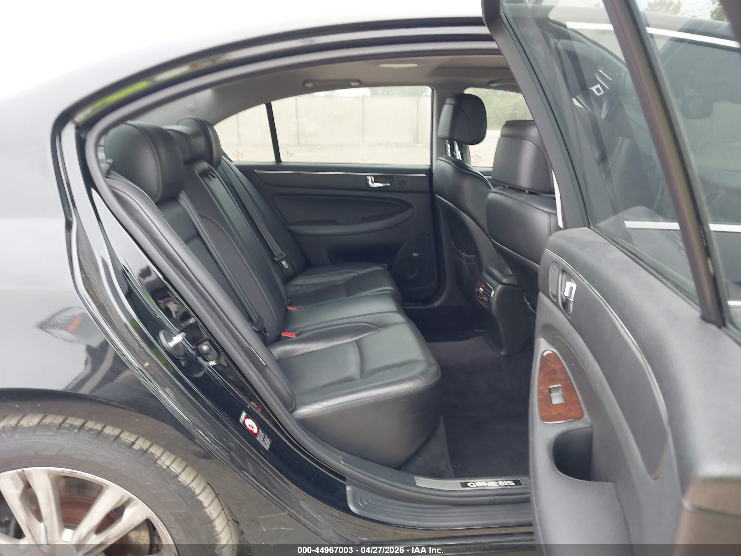 2010 Hyundai Genesis 4.6 Black vin: KMHGC4DFXAU072275
