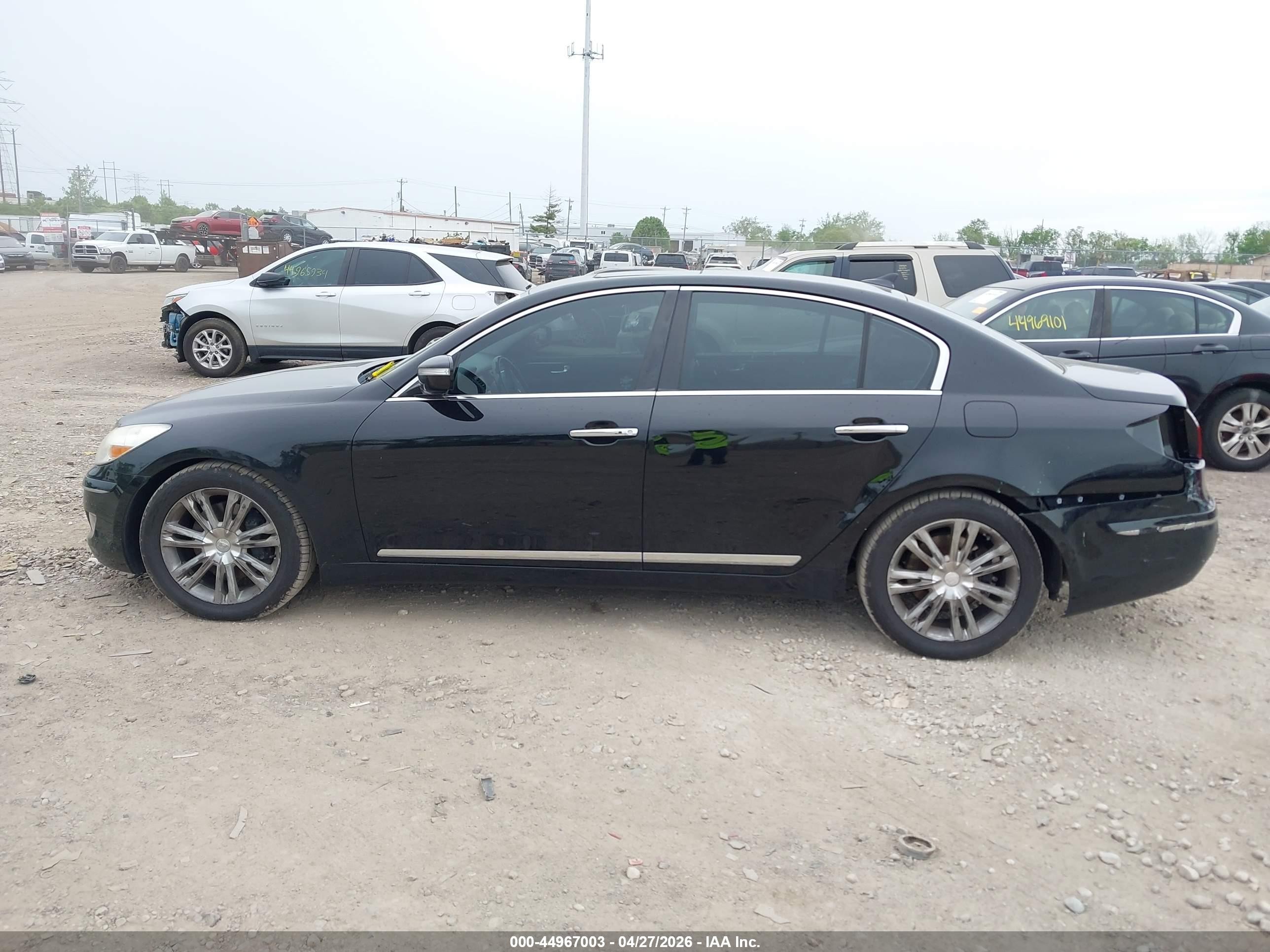 2010 Hyundai Genesis 4.6 Black vin: KMHGC4DFXAU072275