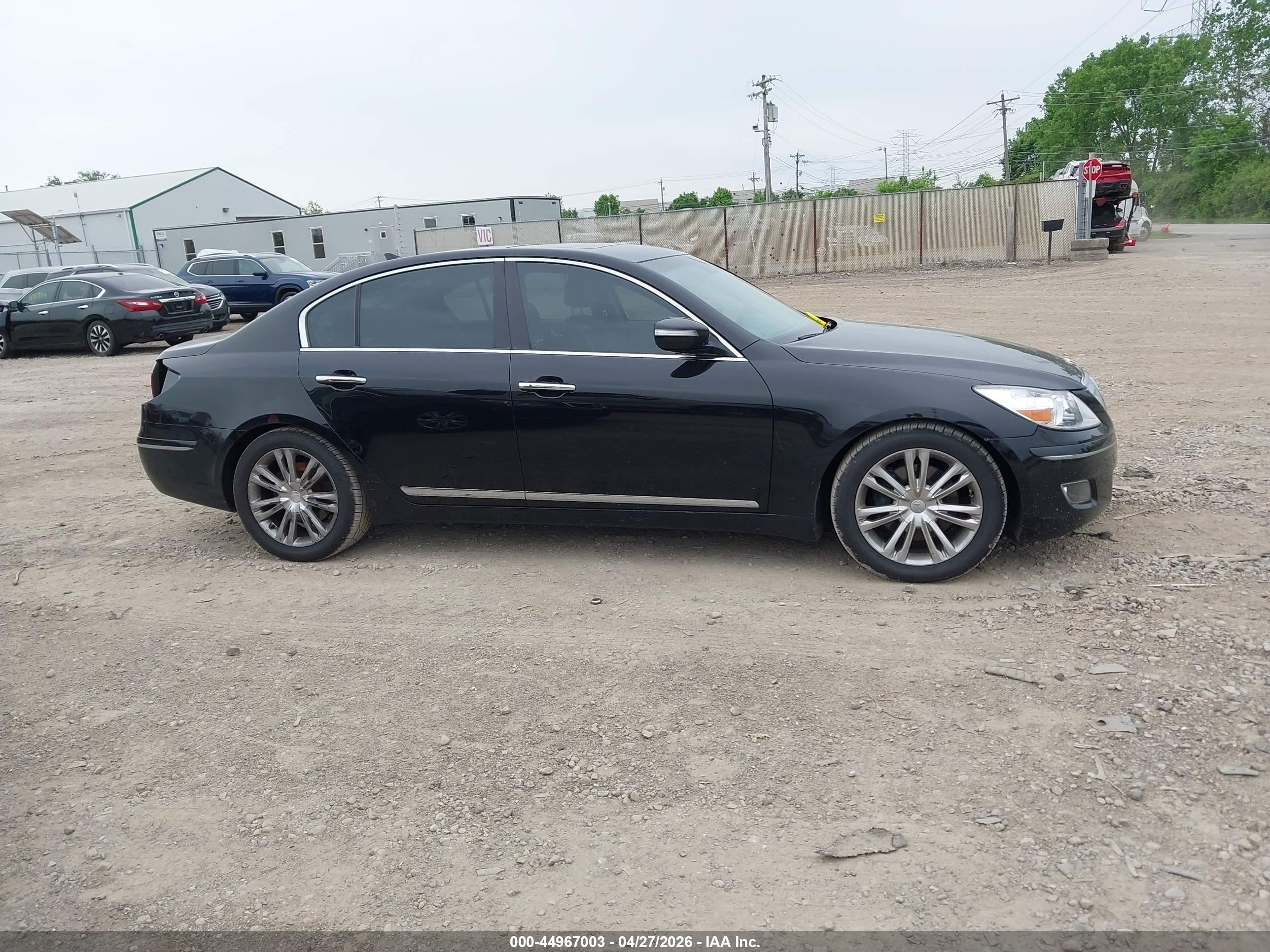 2010 Hyundai Genesis 4.6 Black vin: KMHGC4DFXAU072275