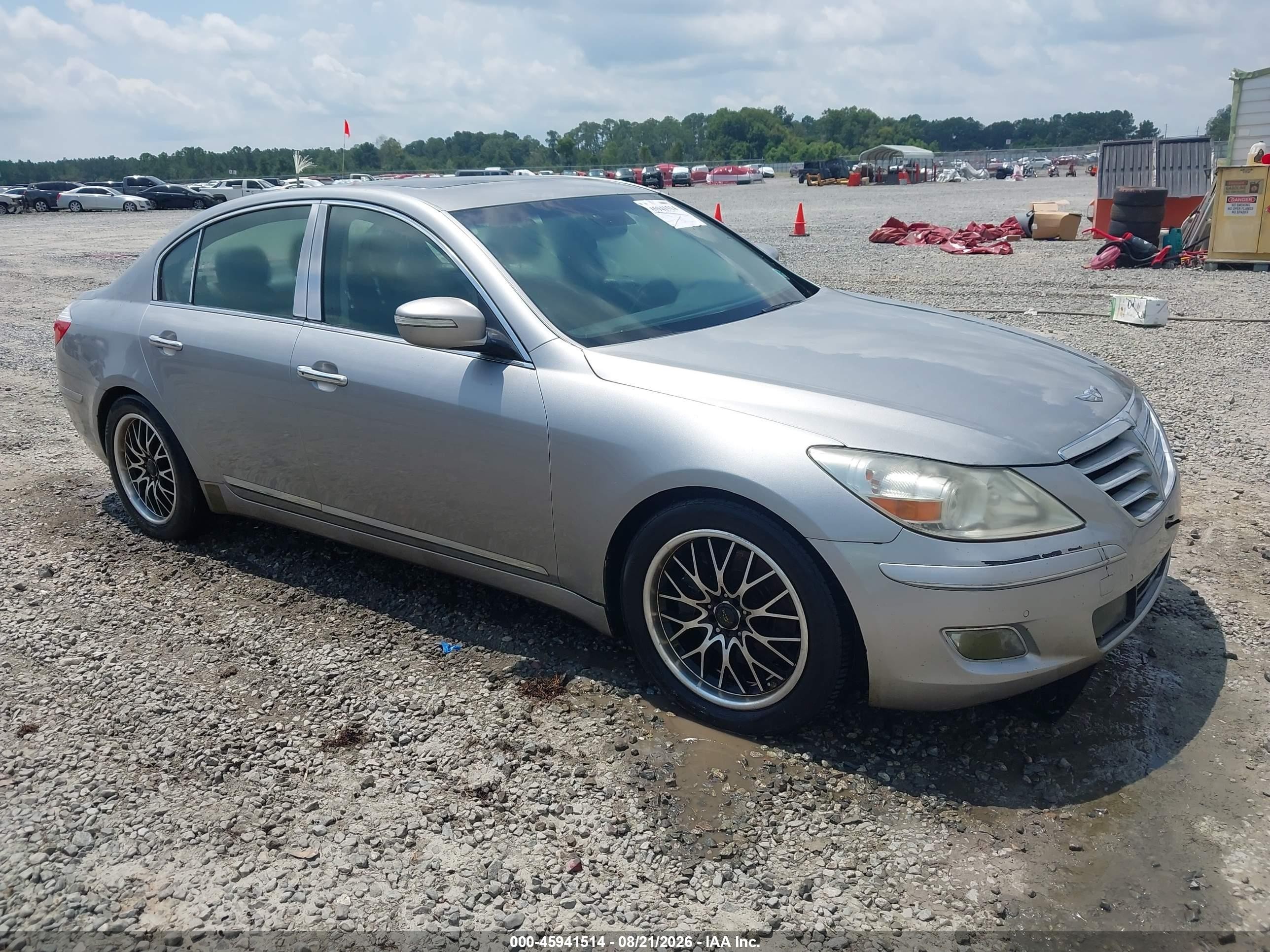 2010 Hyundai Genesis 4.6 Silver vin: KMHGC4DFXAU109809