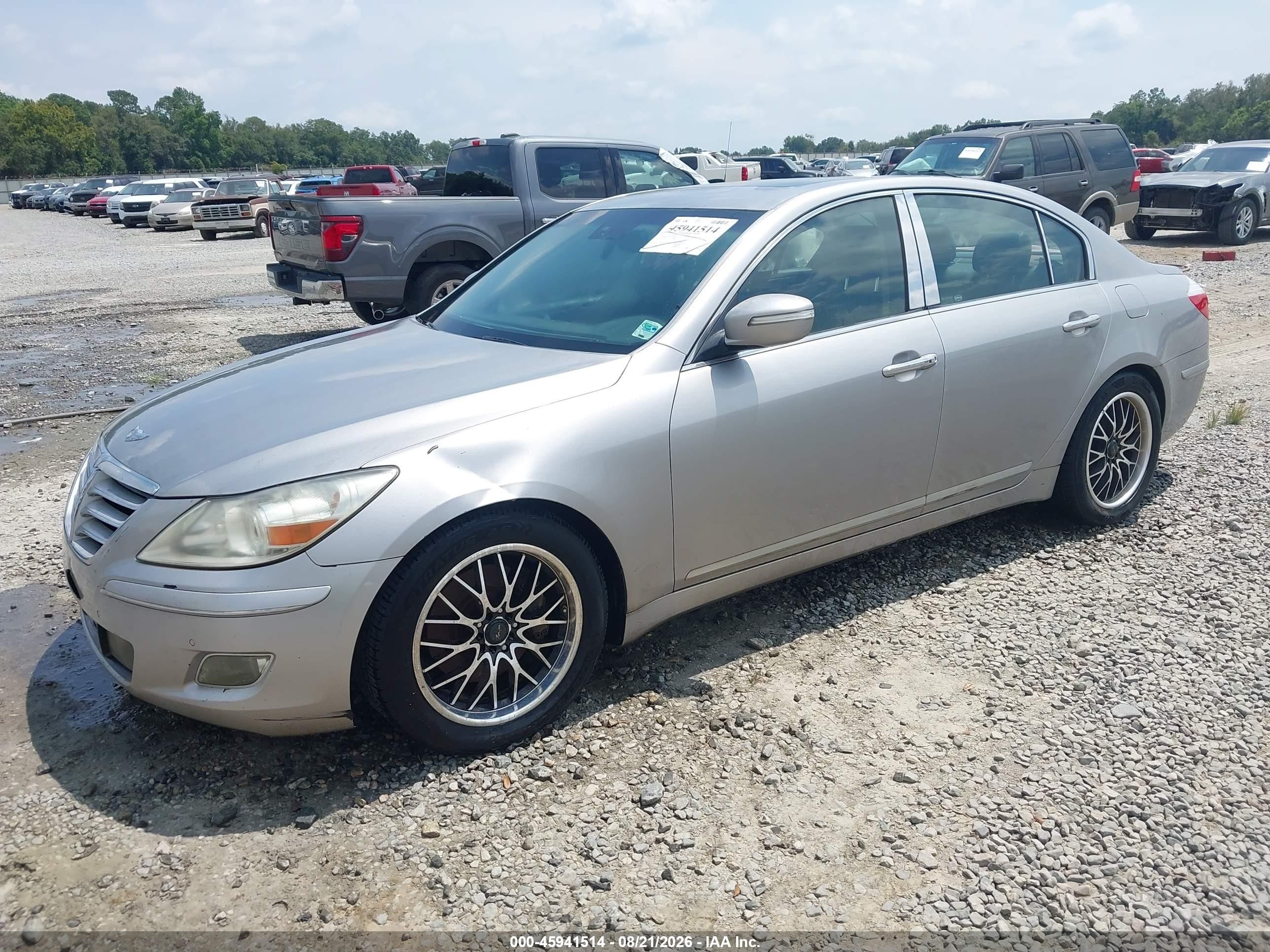 2010 Hyundai Genesis 4.6 Silver vin: KMHGC4DFXAU109809