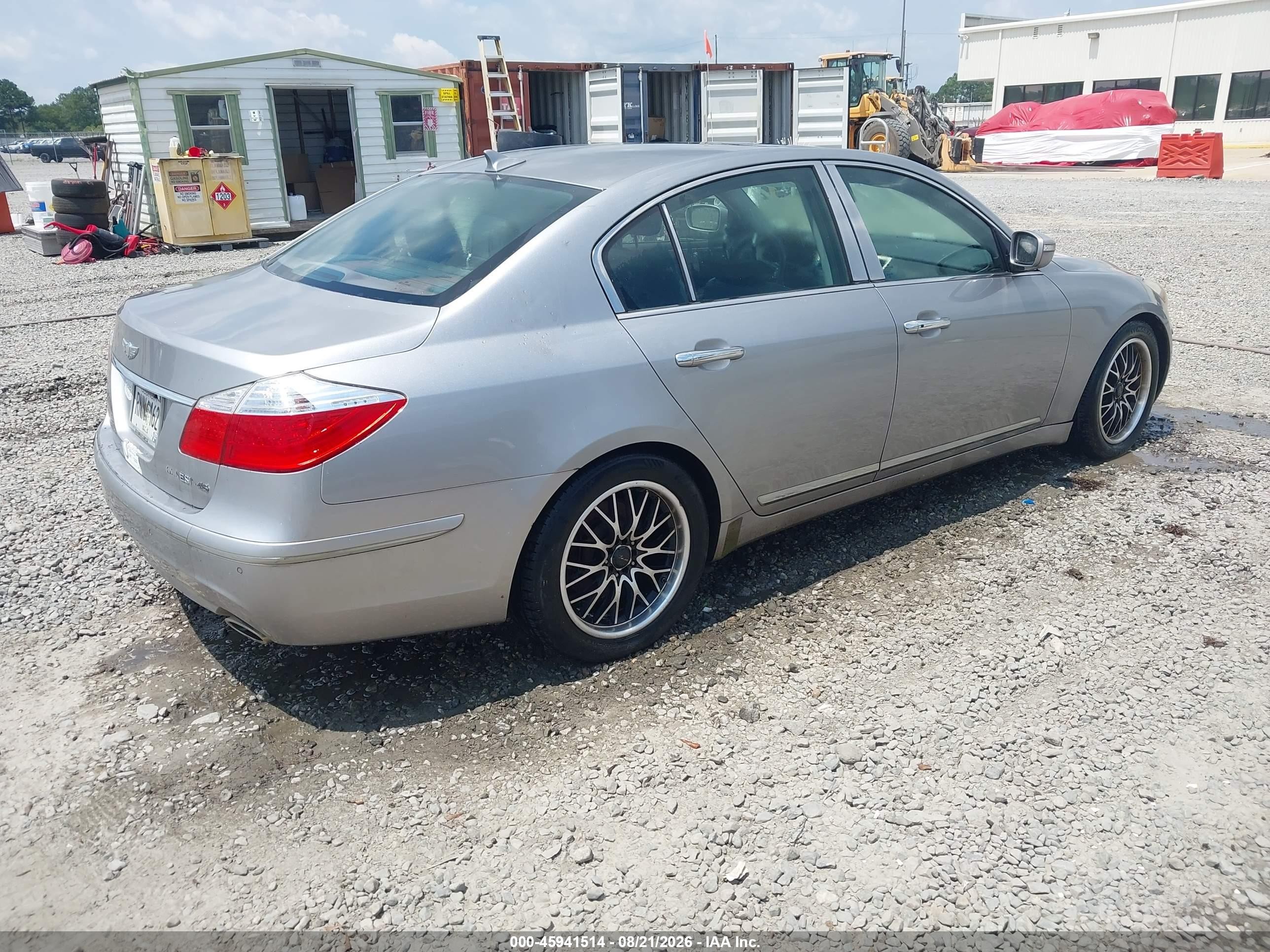 2010 Hyundai Genesis 4.6 Silver vin: KMHGC4DFXAU109809