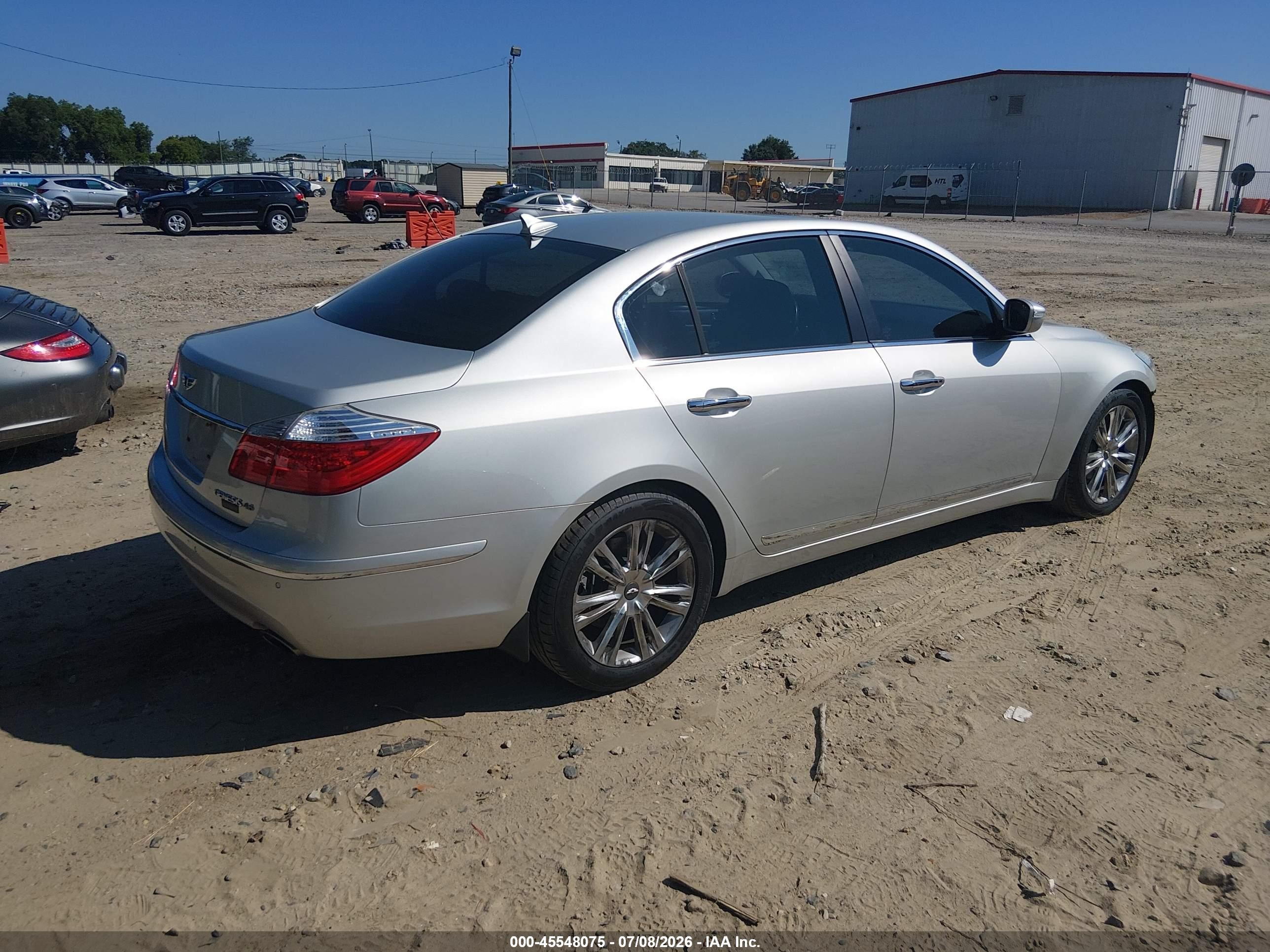 2011 Hyundai Genesis 4.6 Silver vin: KMHGC4DFXBU133738