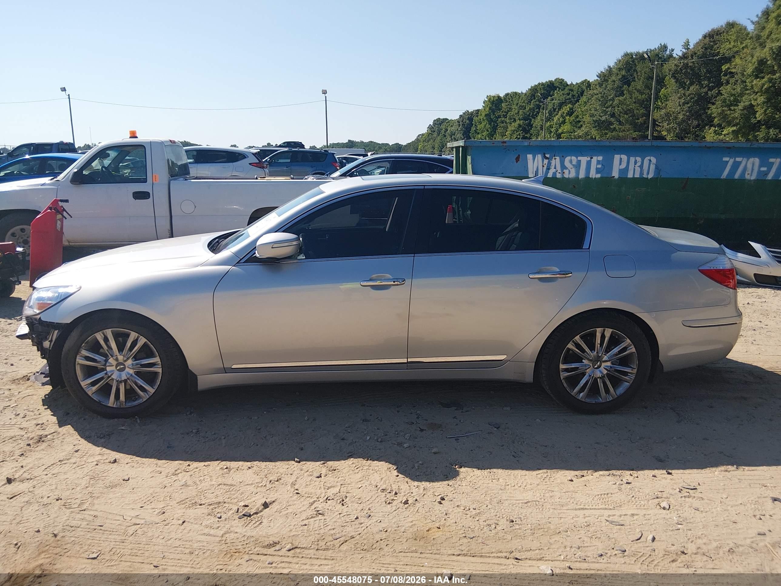2011 Hyundai Genesis 4.6 Silver vin: KMHGC4DFXBU133738