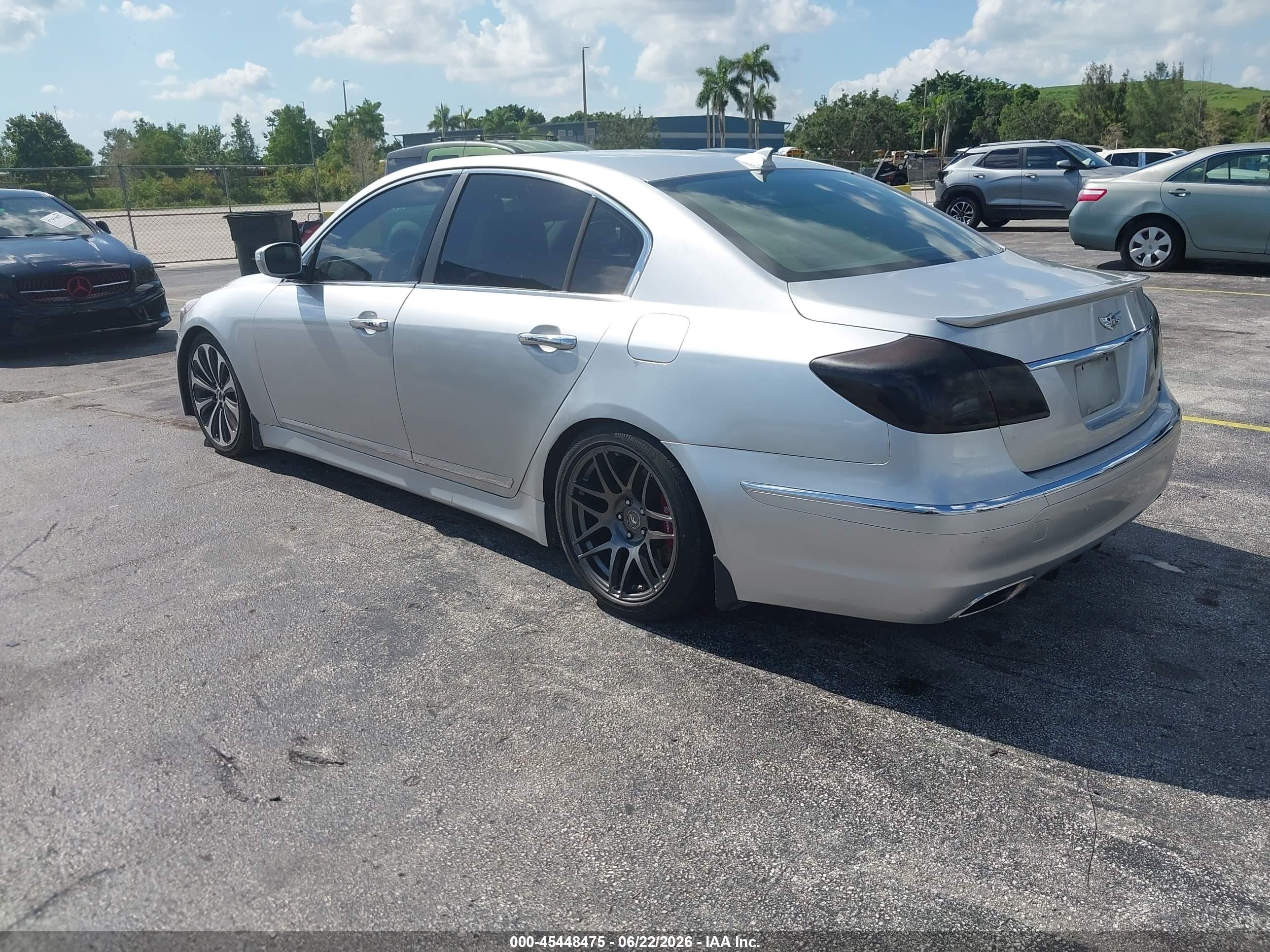 2013 Hyundai Genesis 5.0 R-spec Silver vin: KMHGC4DH0DU232637