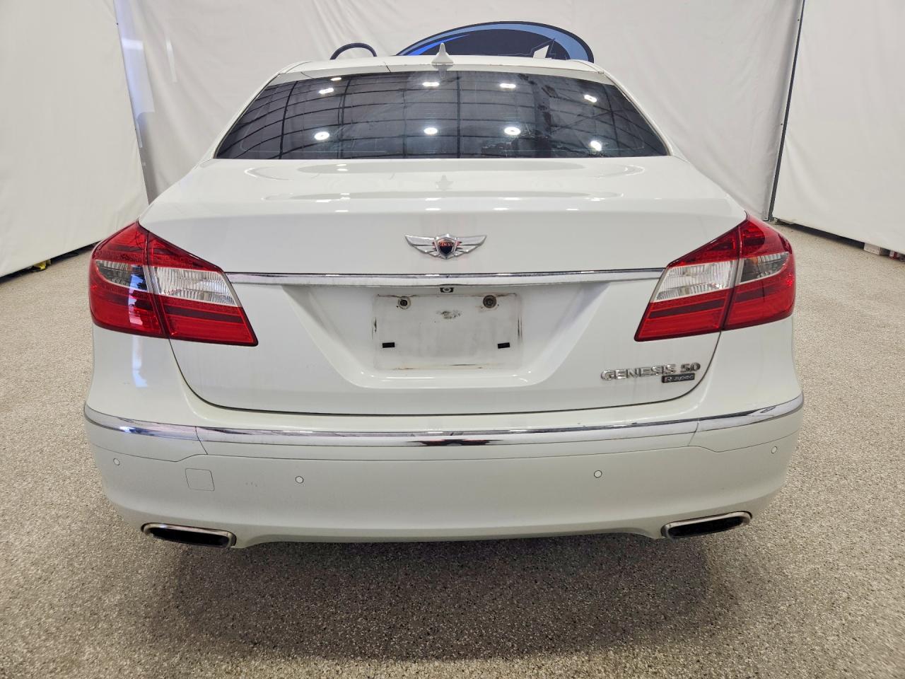 2013 Hyundai Genesis 5.0l White vin: KMHGC4DH1DU226099