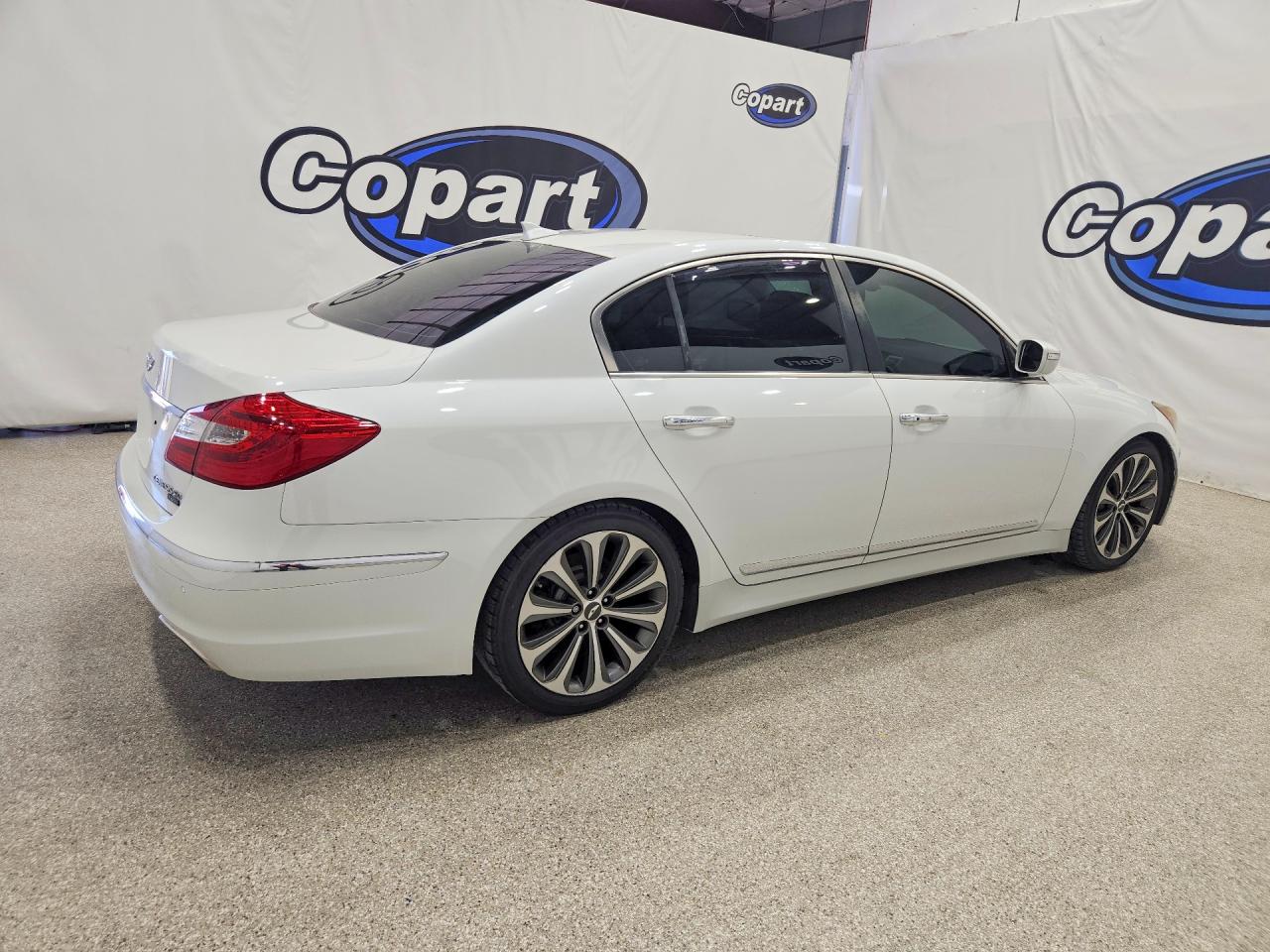 2013 Hyundai Genesis 5.0l White vin: KMHGC4DH1DU226099