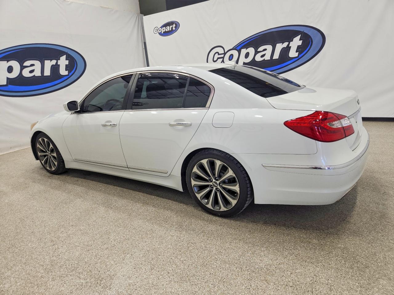 2013 Hyundai Genesis 5.0l White vin: KMHGC4DH1DU226099