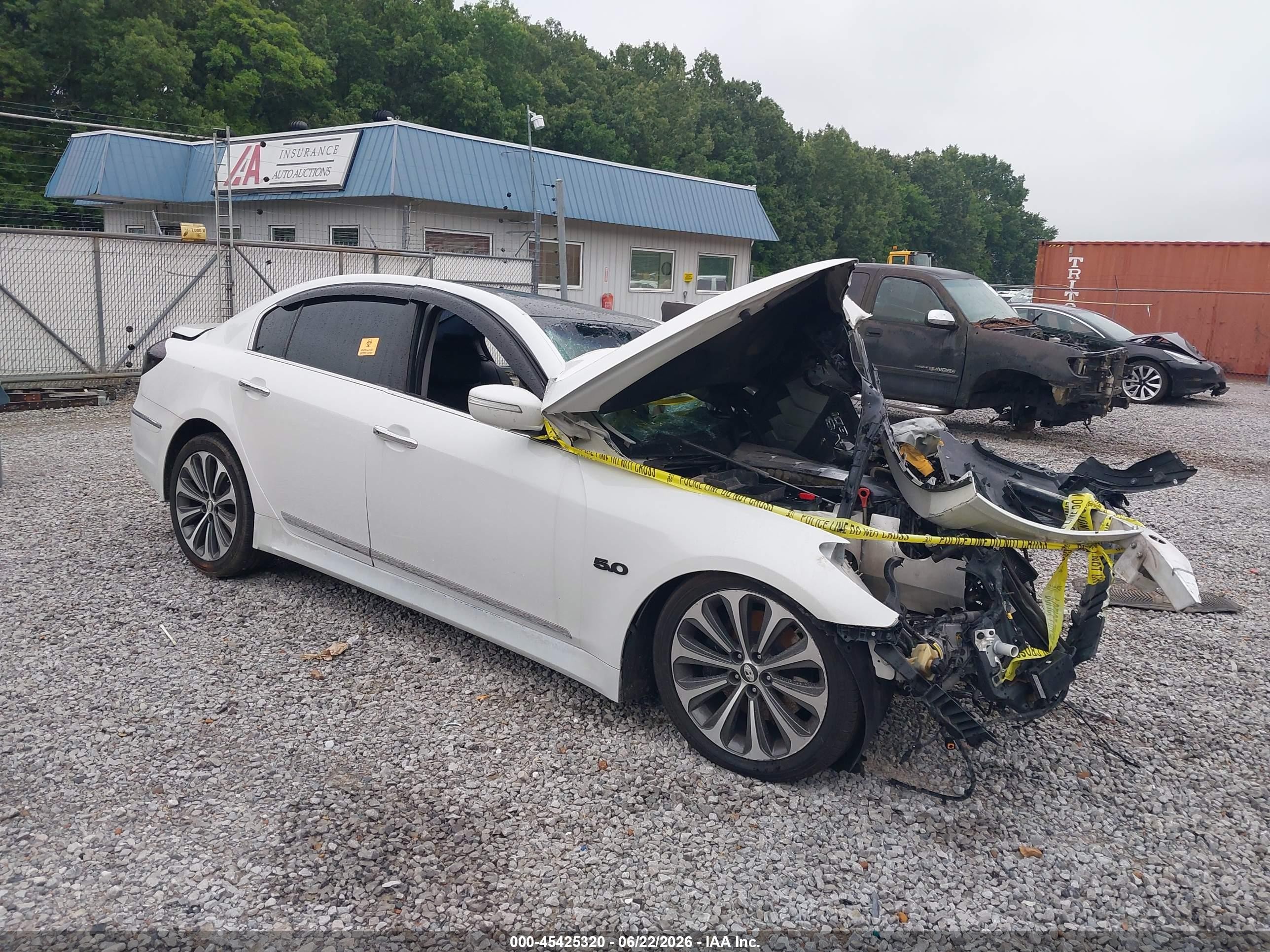 2013 Hyundai Genesis 5.0 R-spec White vin: KMHGC4DH2DU241243