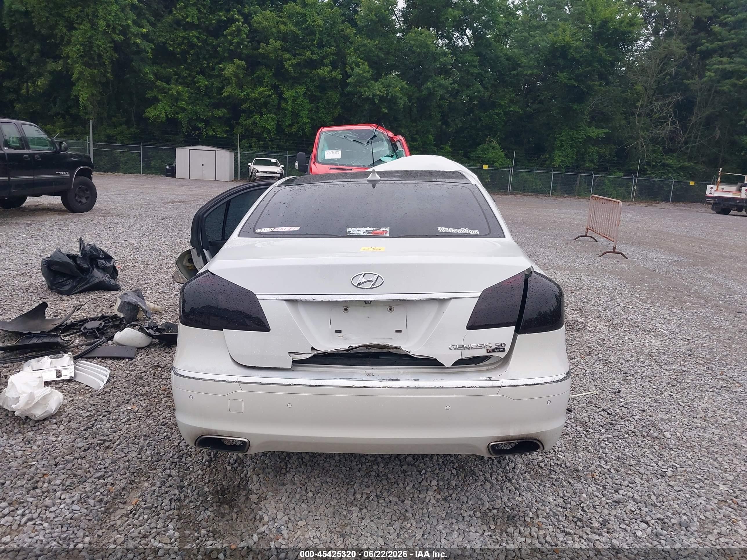 2013 Hyundai Genesis 5.0 R-spec White vin: KMHGC4DH2DU241243