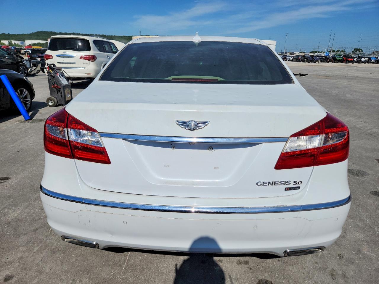 2014 Hyundai Genesis 5.0l White vin: KMHGC4DH2EU262532