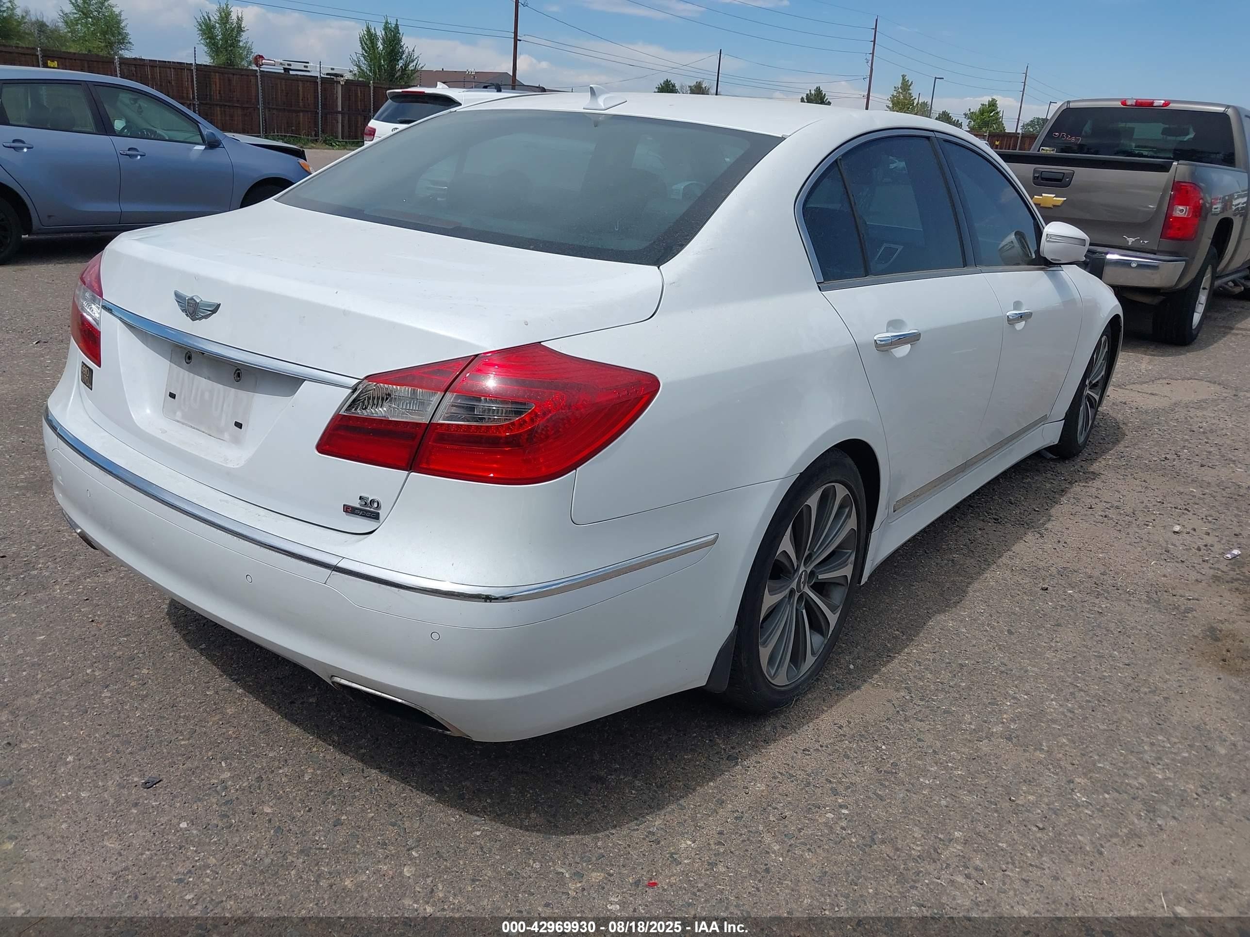 2014 Hyundai Genesis 5.0 R-spec White vin: KMHGC4DH4EU262404