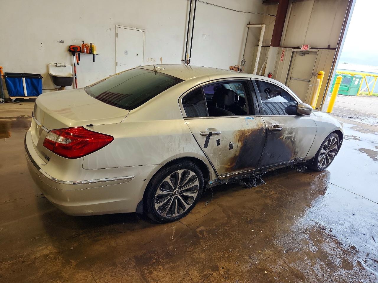 2013 Hyundai Genesis 5.0l Silver vin: KMHGC4DH6DU225322