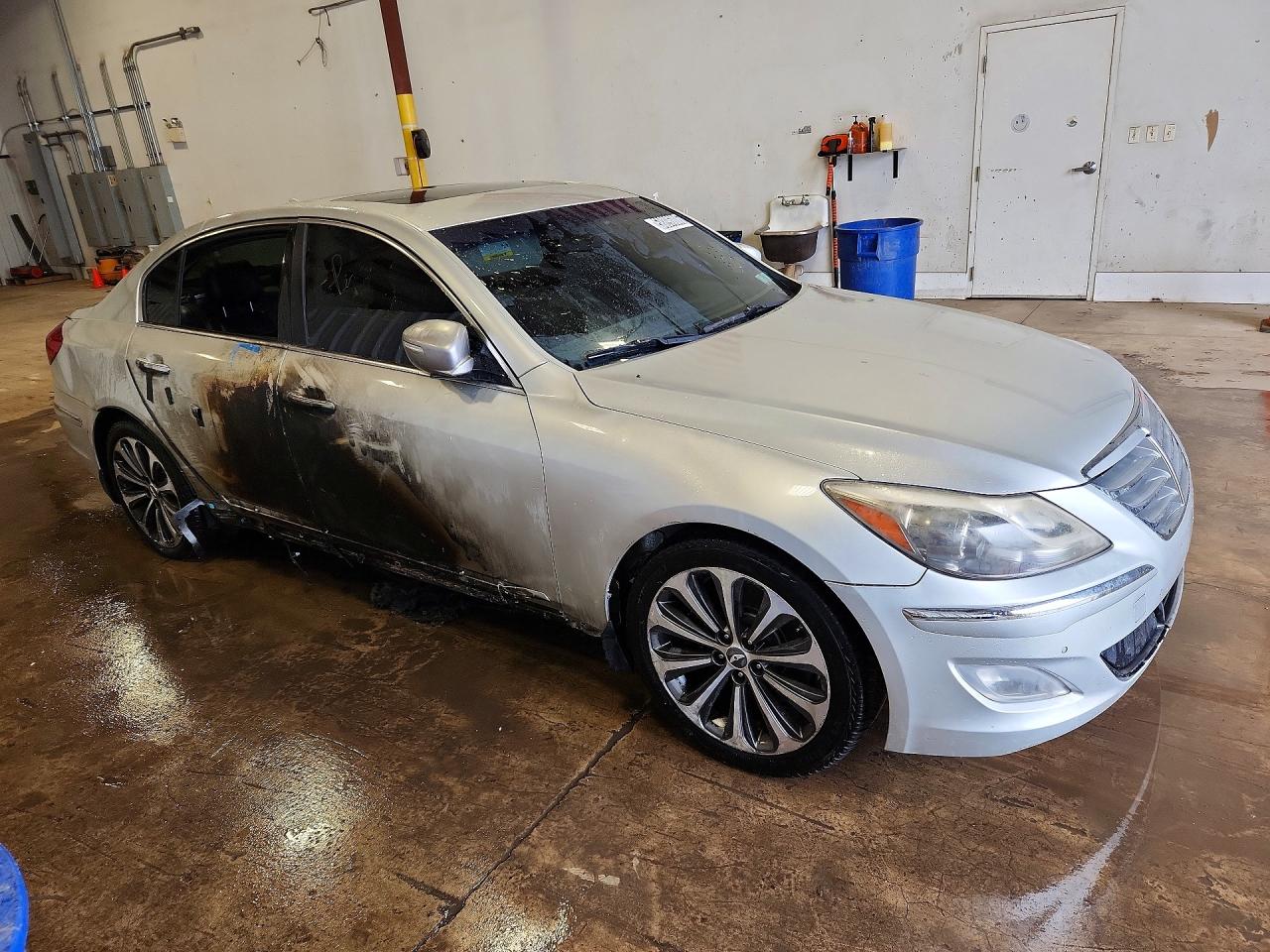 2013 Hyundai Genesis 5.0l Silver vin: KMHGC4DH6DU225322