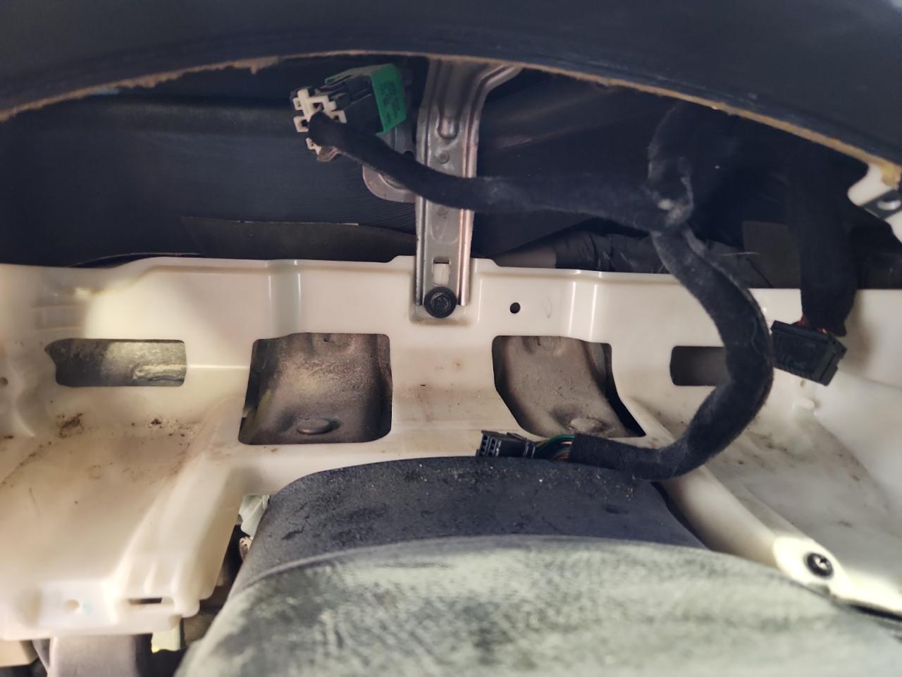 2013 Hyundai Genesis 5.0l Silver vin: KMHGC4DH6DU225322 Damage: Dash Cluster, Missing, Replacement Required