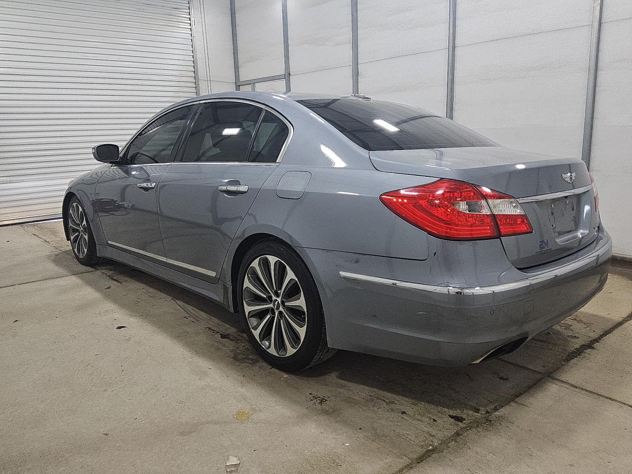 2014 Hyundai Genesis 5.0l Gray vin: KMHGC4DHXEU265016 Damage: Left Front Tire, Worn, Replacement Required
