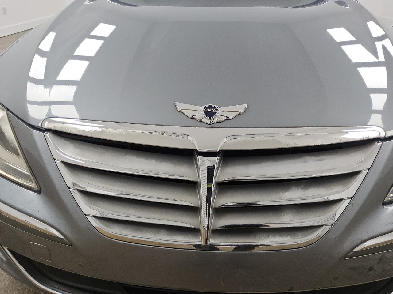 2014 Hyundai Genesis 5.0l Серый vin: KMHGC4DHXEU265016 Damage: Grille, Peeling, > 12 Inches