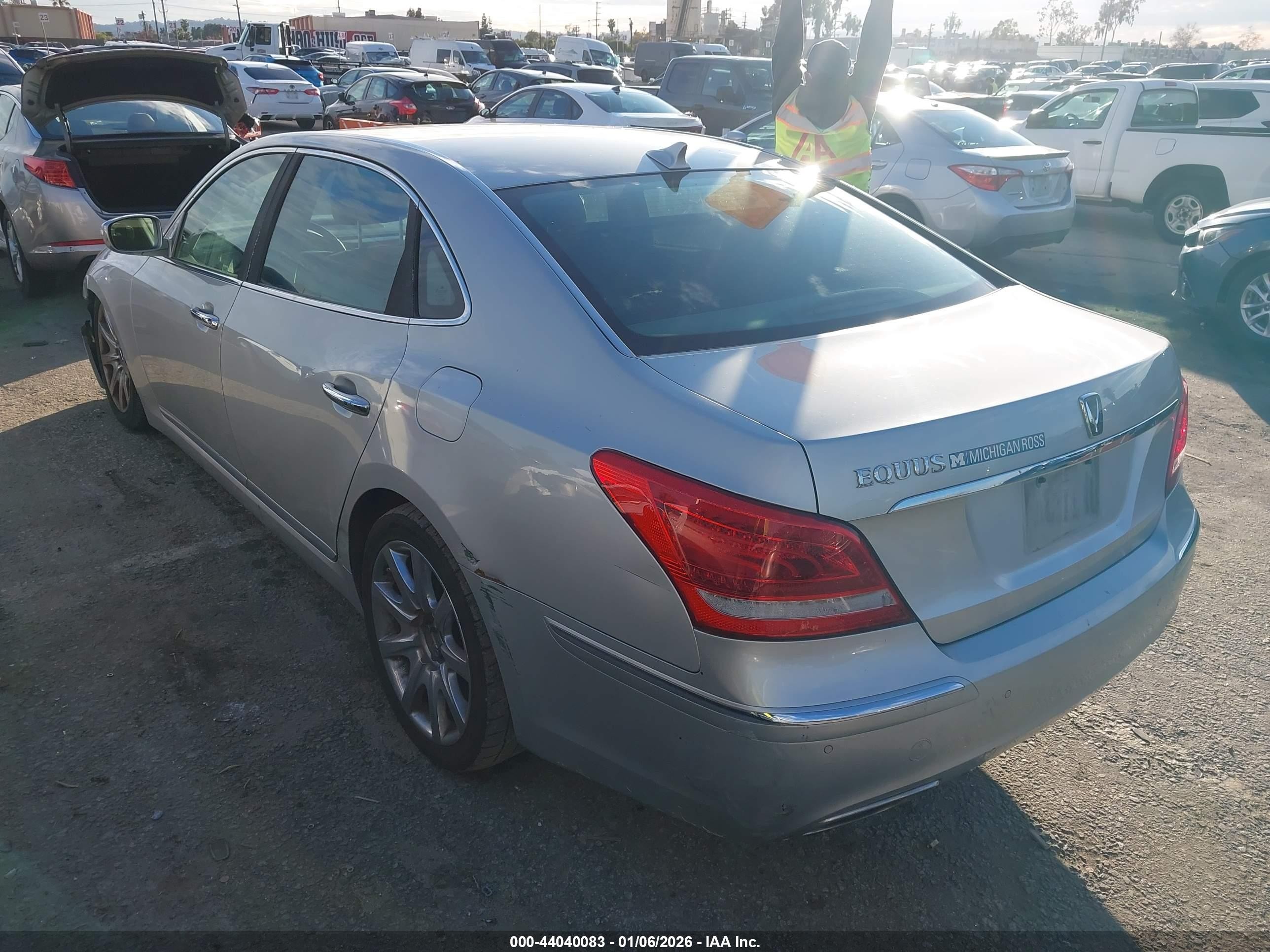 2011 Hyundai Equus Signature Silver vin: KMHGH4JF3BU035916
