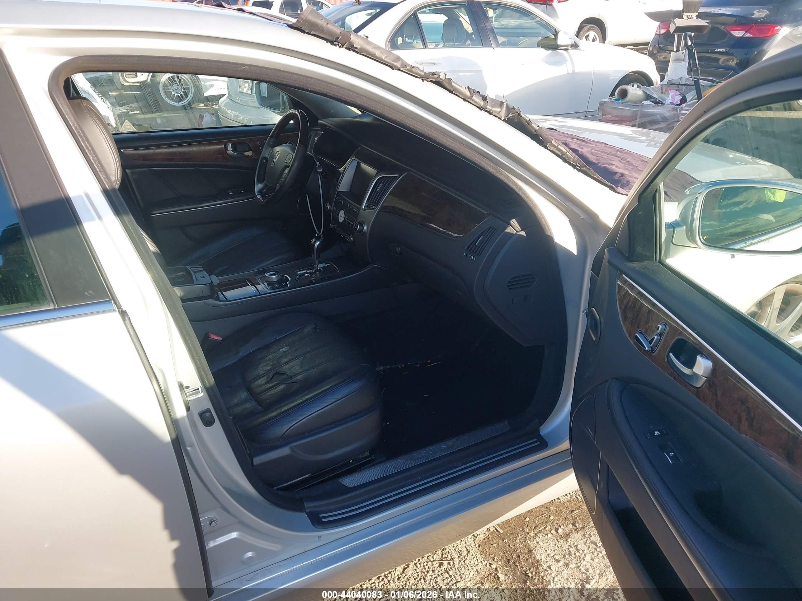 2011 Hyundai Equus Signature Silver vin: KMHGH4JF3BU035916