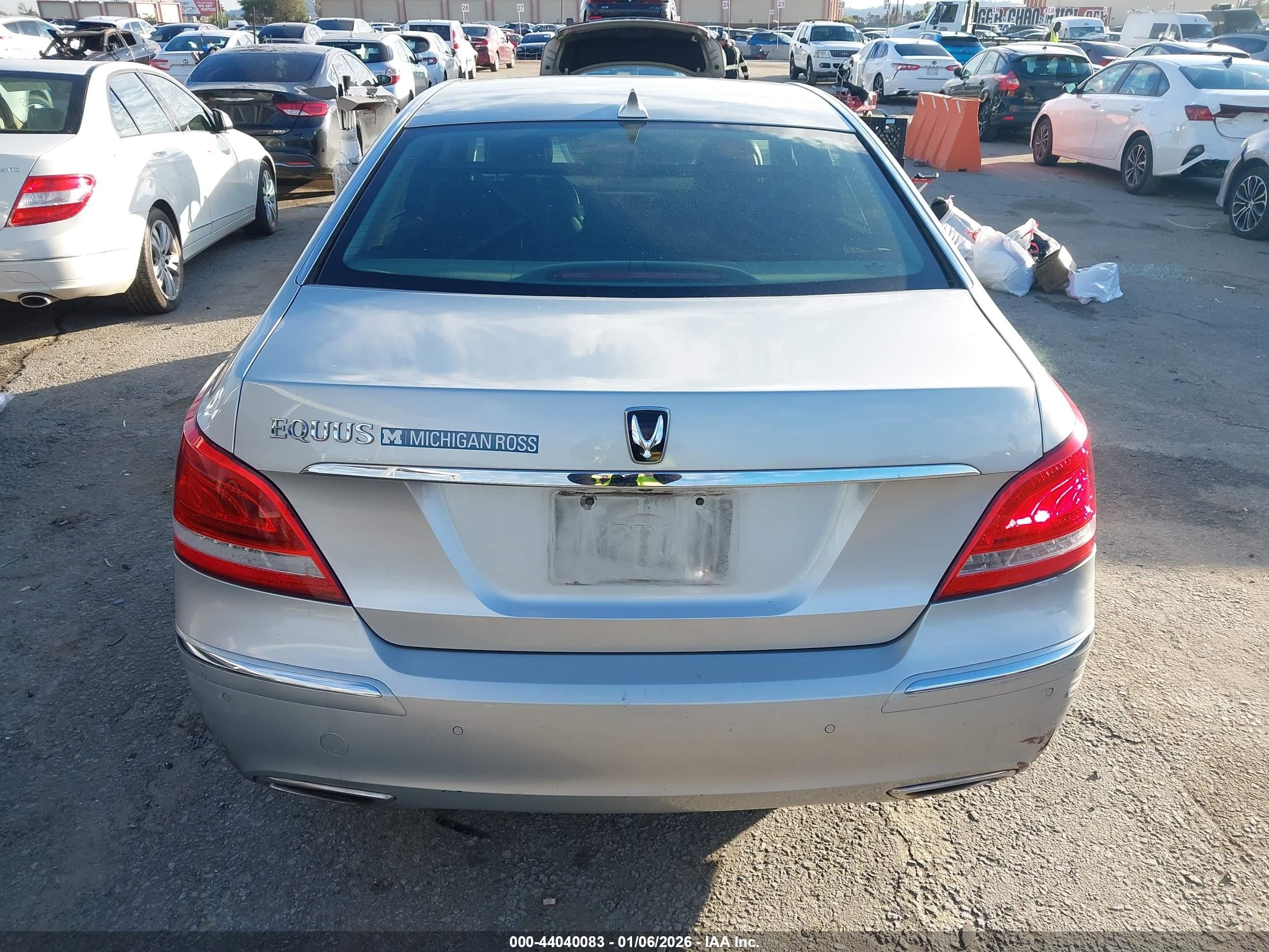 2011 Hyundai Equus Signature Silver vin: KMHGH4JF3BU035916