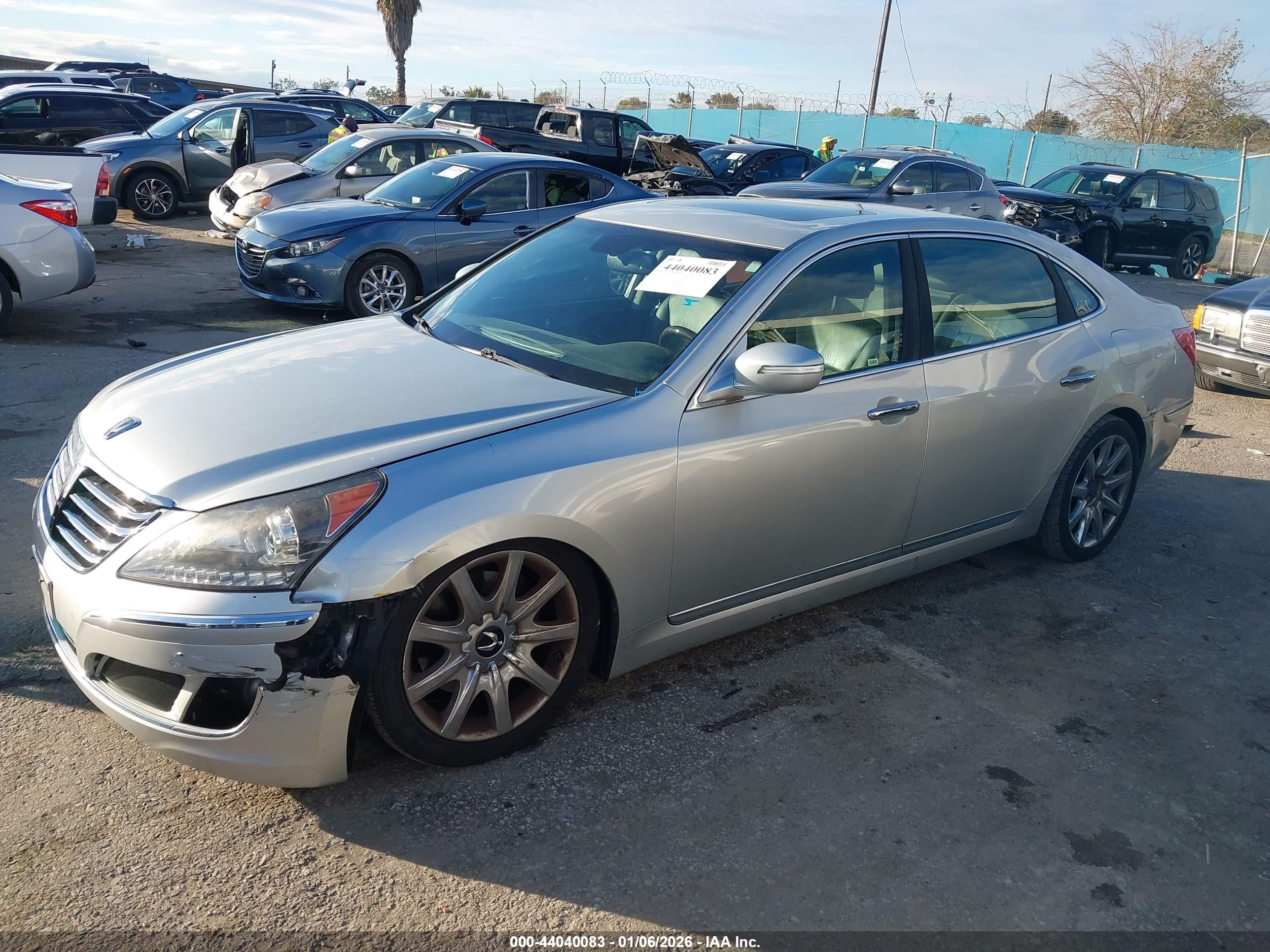 2011 Hyundai Equus Signature Silver vin: KMHGH4JF3BU035916
