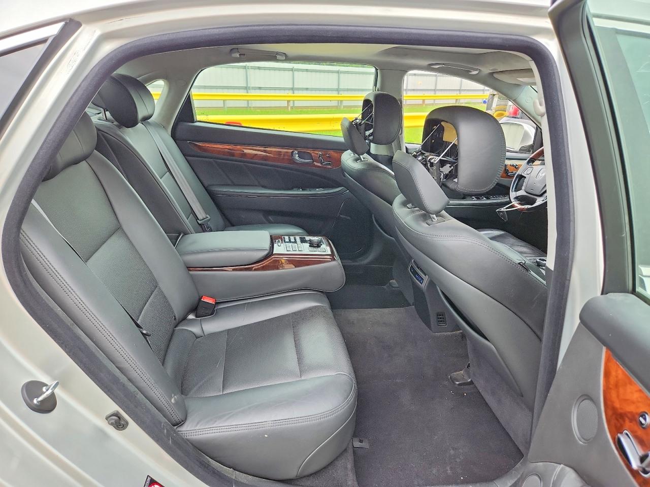 2014 Hyundai Equus Signature Silver vin: KMHGH4JH0EU073884