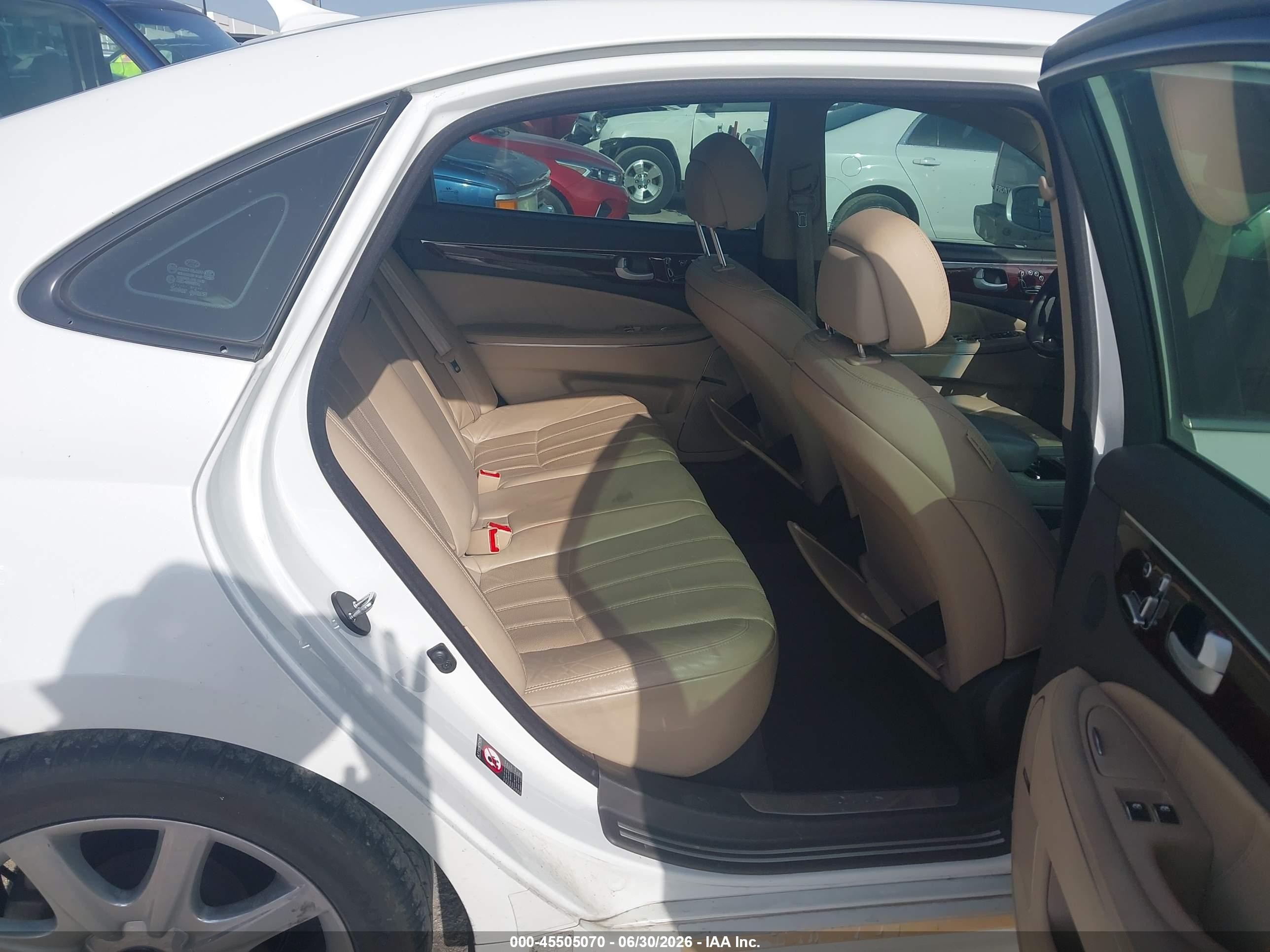 2013 Hyundai Equus Signature White vin: KMHGH4JH2DU069737