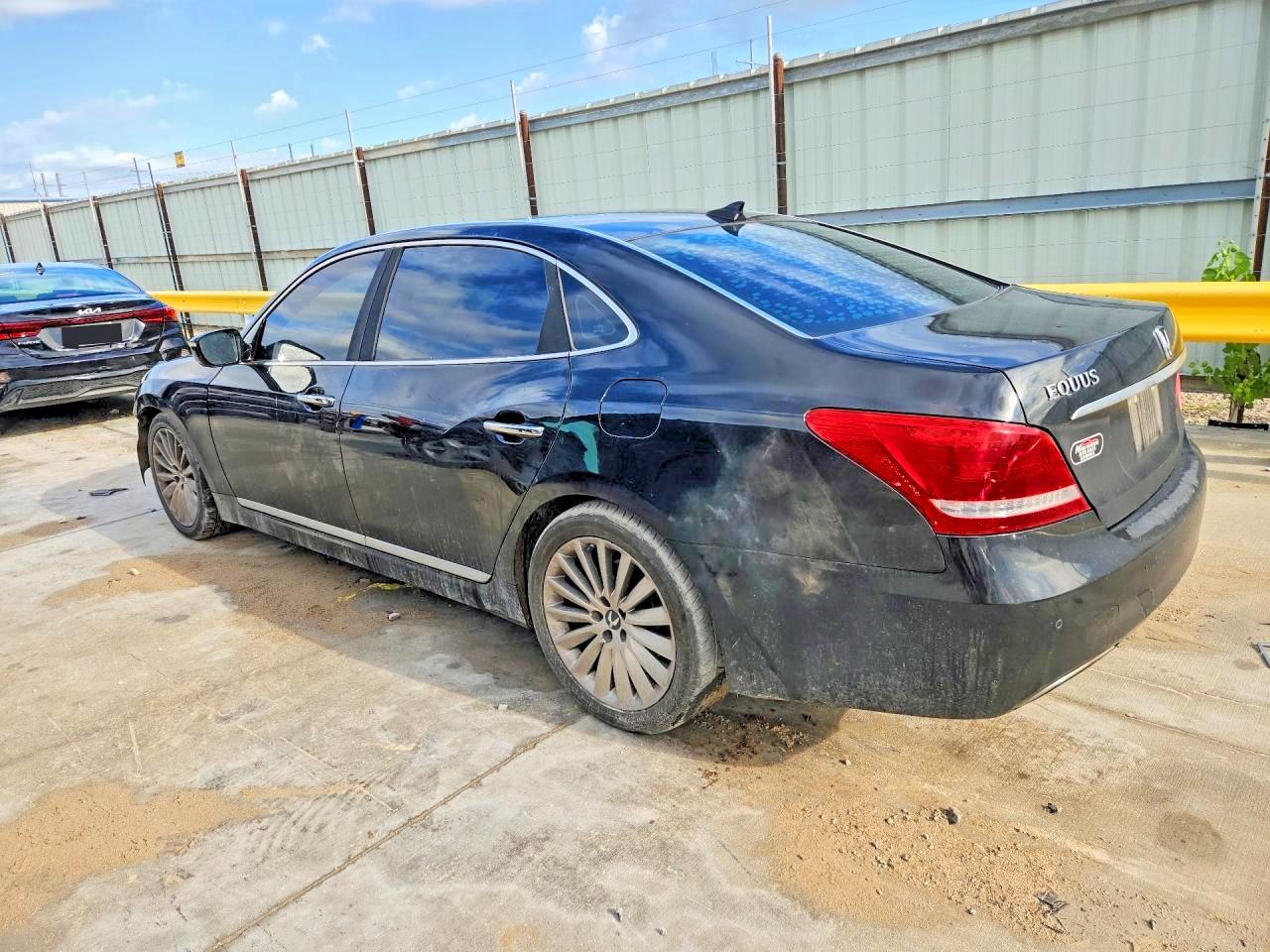 2015 Hyundai Equus Ultimate Black vin: KMHGH4JH2FU095225