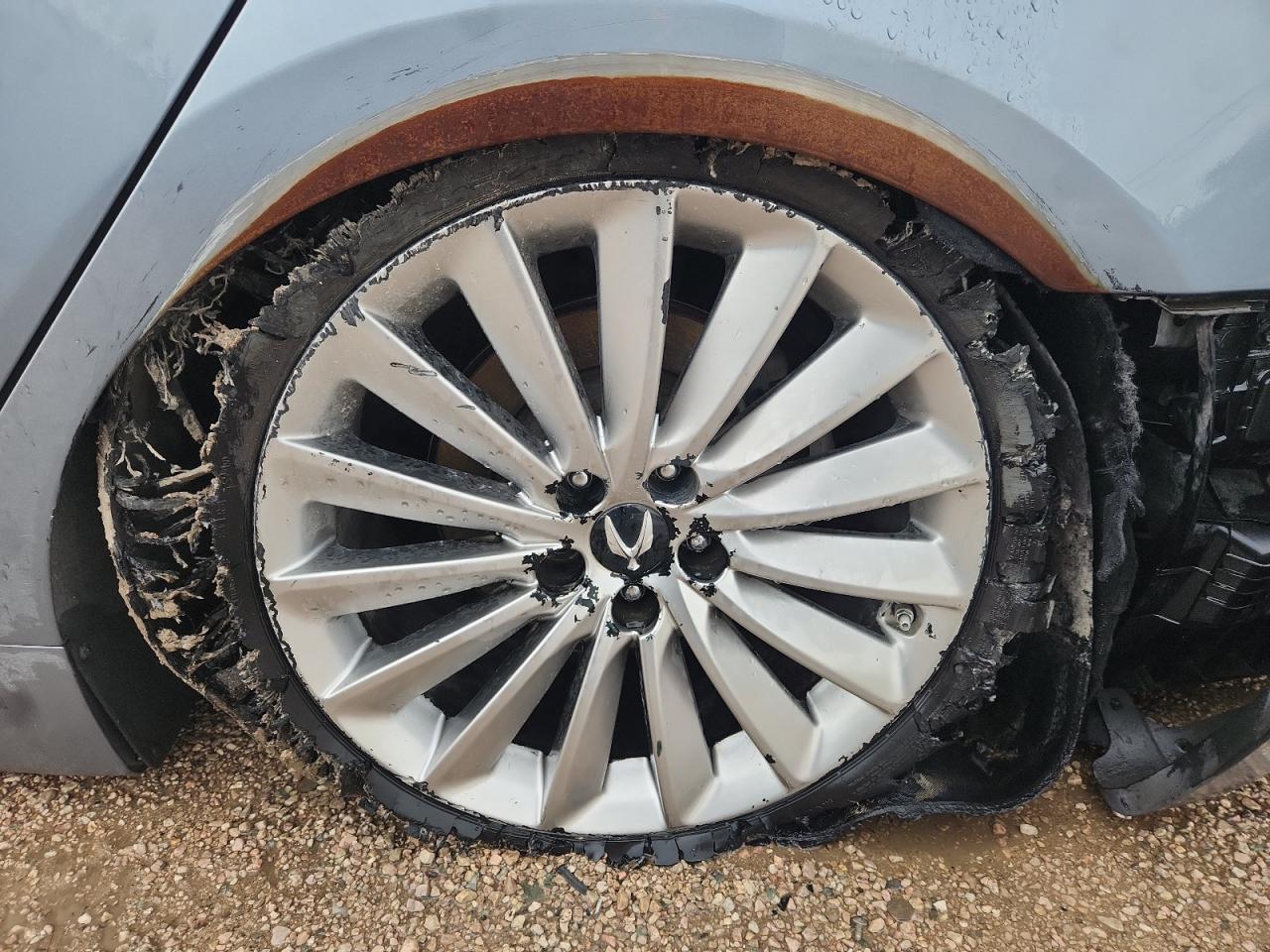 2015 Hyundai Equus Signature Gray vin: KMHGH4JH3FU095461 Damage: Left Rear Wheel, Curb Rash, > 12 Inches