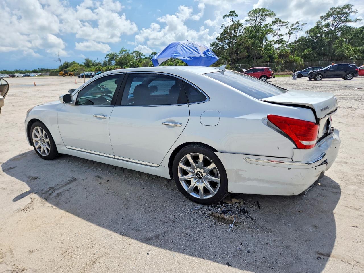 2013 Hyundai Equus Signature White vin: KMHGH4JH4DU067911