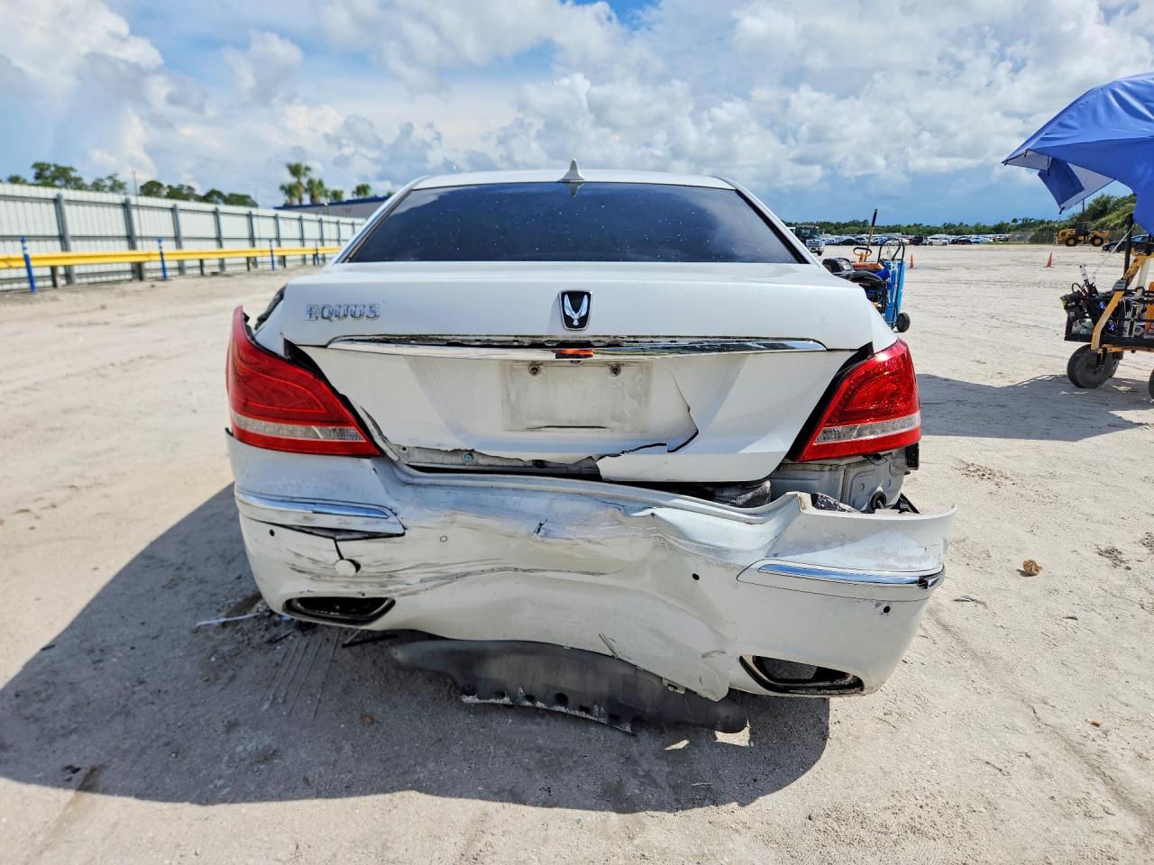 2013 Hyundai Equus Signature White vin: KMHGH4JH4DU067911