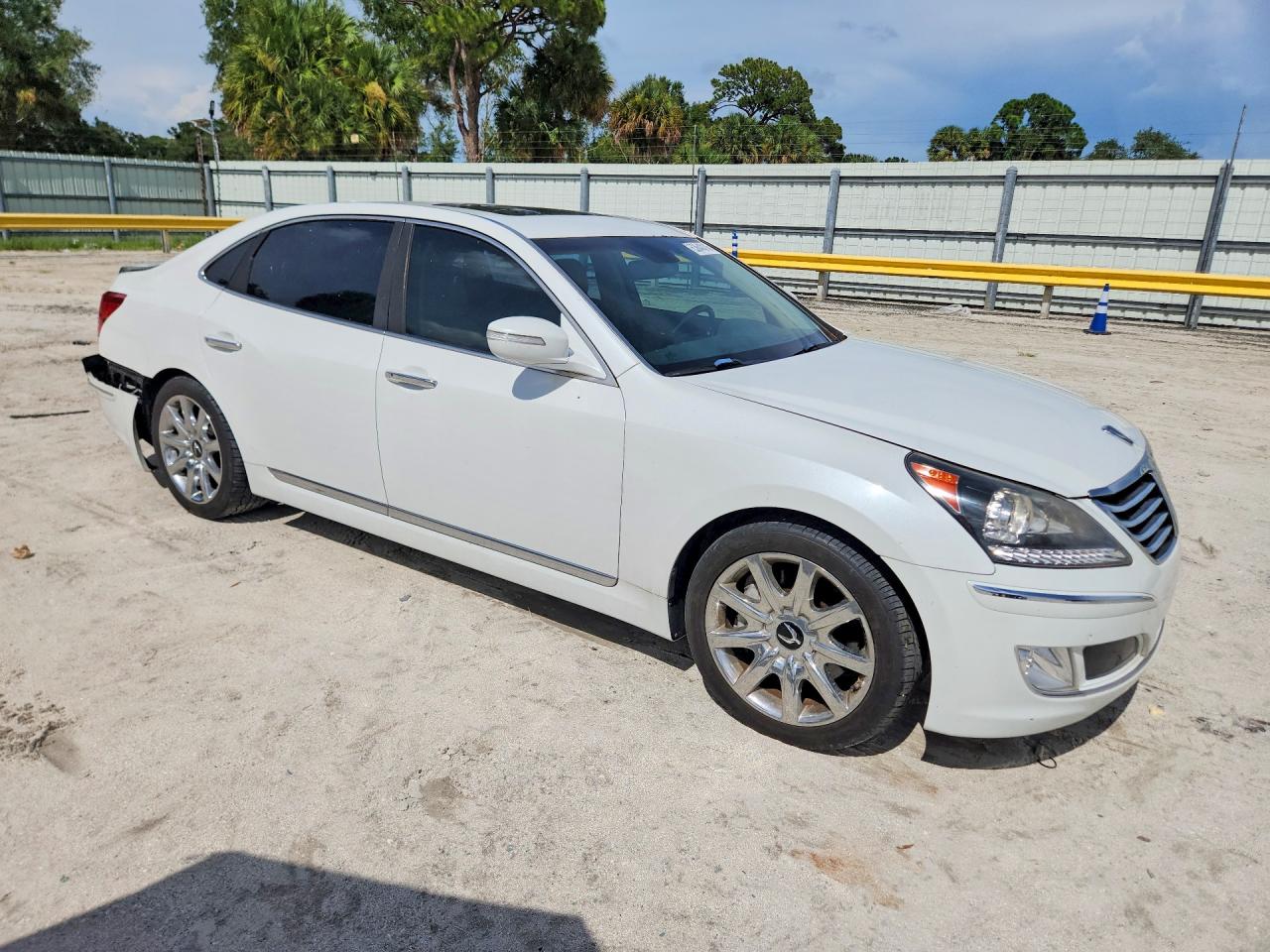 2013 Hyundai Equus Signature White vin: KMHGH4JH4DU067911